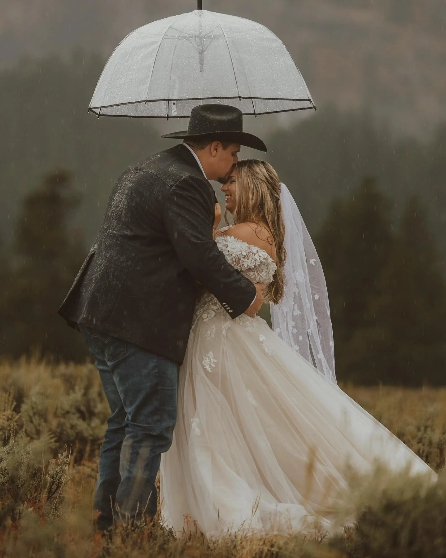 Who said rain has to ruin your elopement day? Nick and Brandi shared such a special and emotional day in the beauty of the Grand Tetons. And in our opinion? The rain was a paid actor.
#wedding #weddingday #elopement #grandtetons #bride #elopementphot