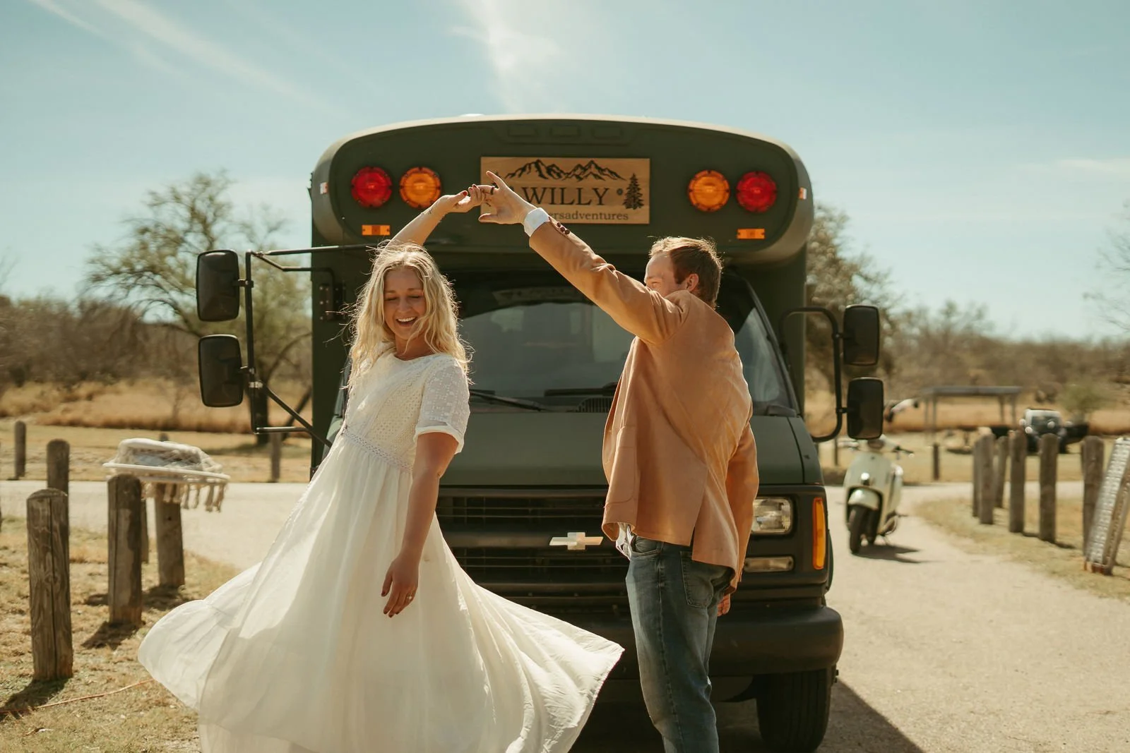 Carefree Sunrise Elopement at Lake Casa Blanca State Park