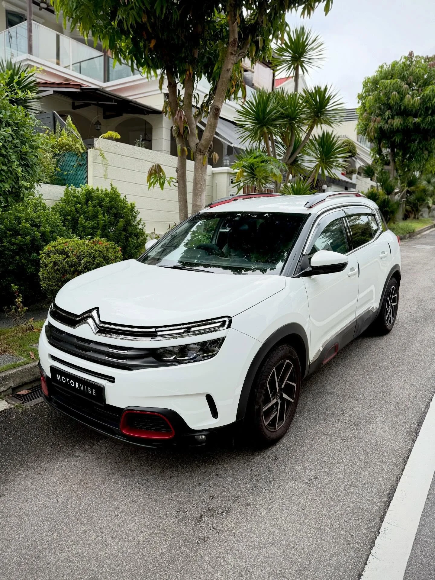 🟩 Available for Sale: 

Crisp white paintwork on the Citro&euml;n C5 Aircross (Dec 2021) feels clean, modern and effortlessly fresh. Striking red accents add a playful contrast, giving it just the right touch of bold personality. 

This quirky SUV i