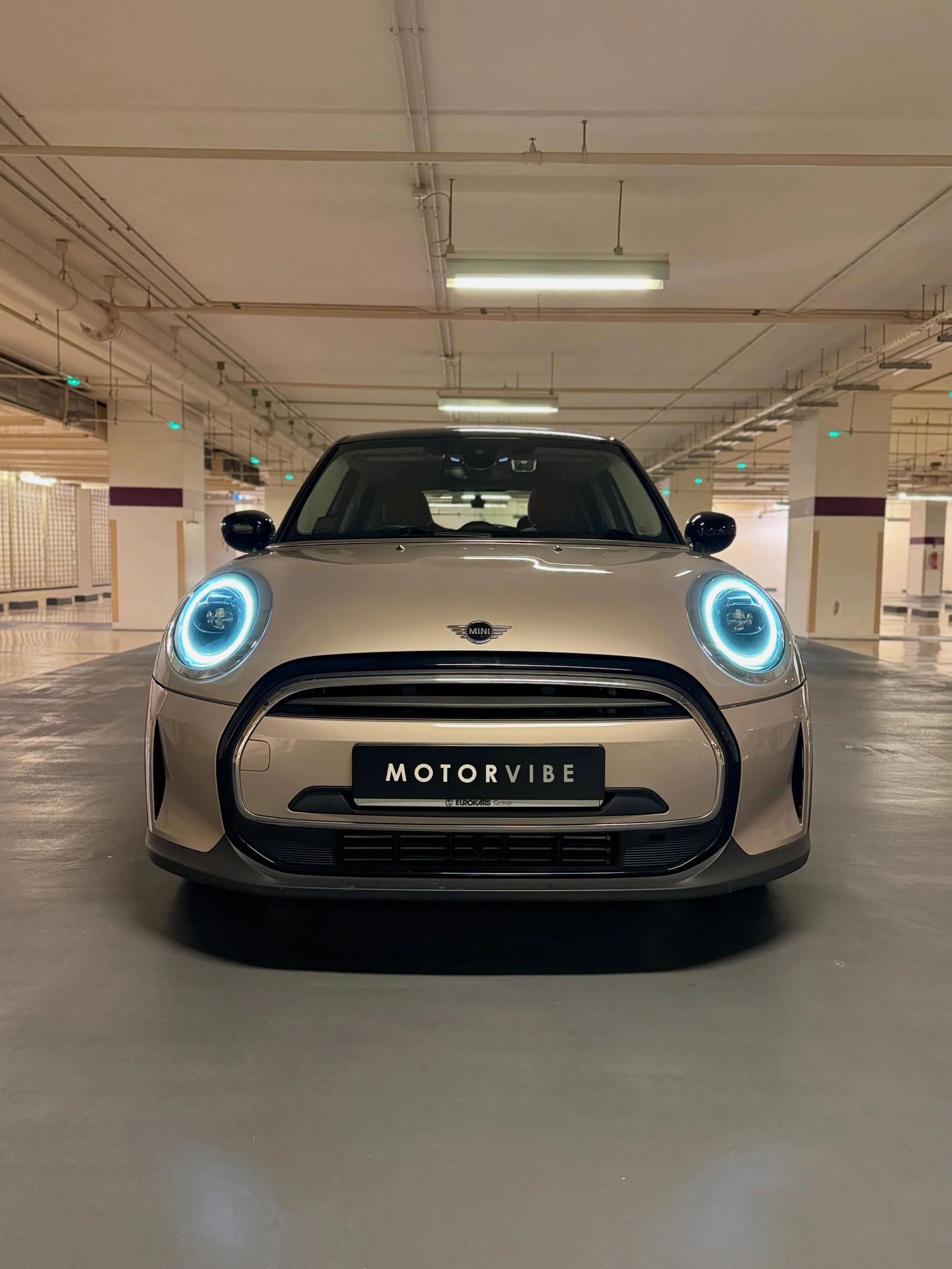 Finished in stunning Rooftop Grey paintwork, the MINI One 5 Door&rsquo;s unique paintwork shifts beautifully between warm silver and subtle champagne tones depending on the light, giving the car an elegant yet contemporary presence. Paired with MINI&