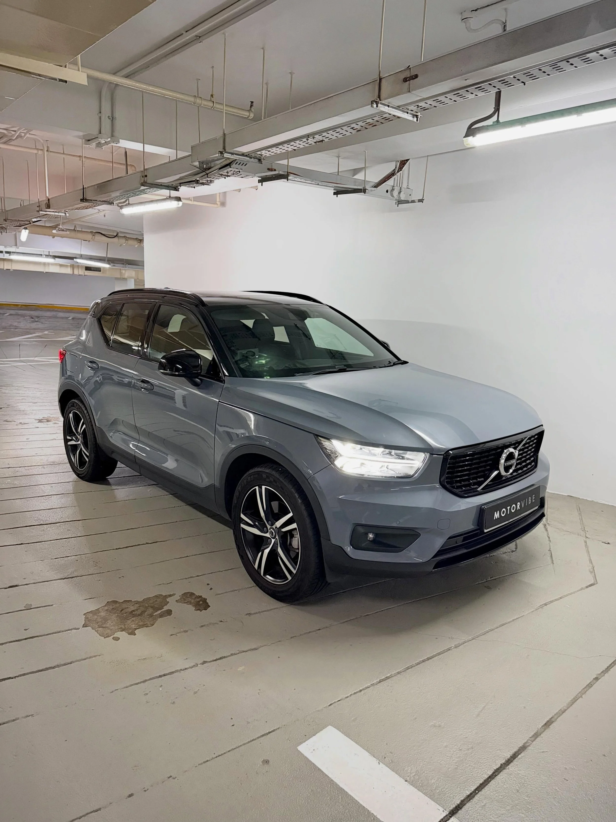 🟩 Available for Sale:

The Volvo XC40 R-Design perfectly embodies Scandinavian sophistication with a sporty edge. 🇸🇪 

Finished in the elegant Thunder Grey metallic, its understated yet distinctive hue complements the XC40&rsquo;s bold proportions