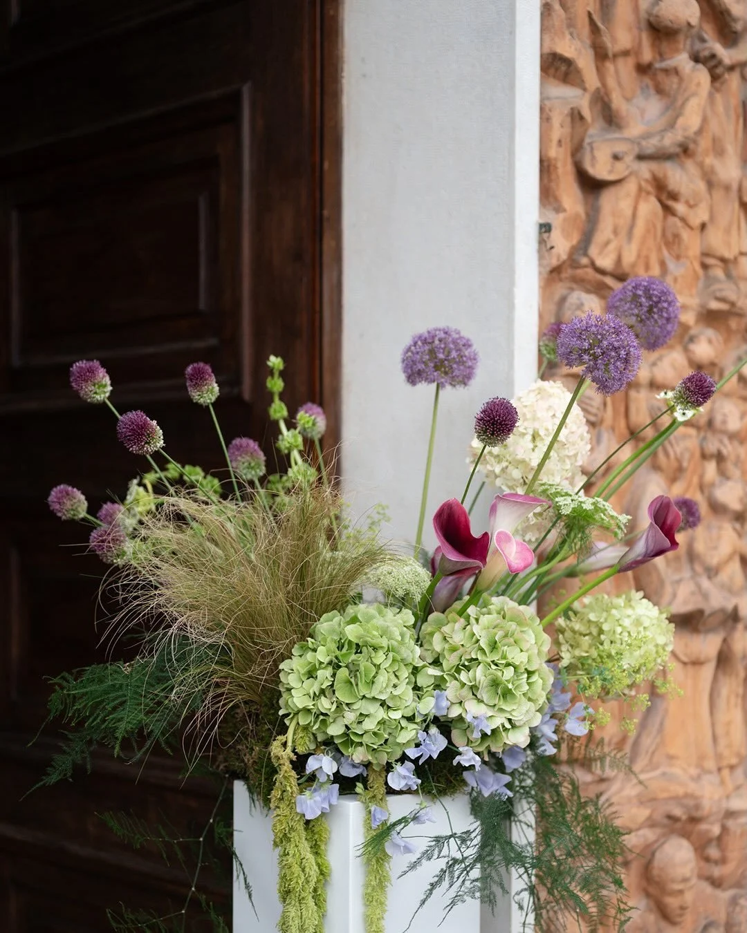 Verde salvia, lilla e tocchi di borgogna &mdash; la palette elegante e senza tempo di Benedetta &amp; Martino ⭐️🪻

da un matrimonio per @sebastiano.colaluce 💖

#wedding #weddingday #weddingphotos #2026wedding #weddingseason #weddingphotographerital