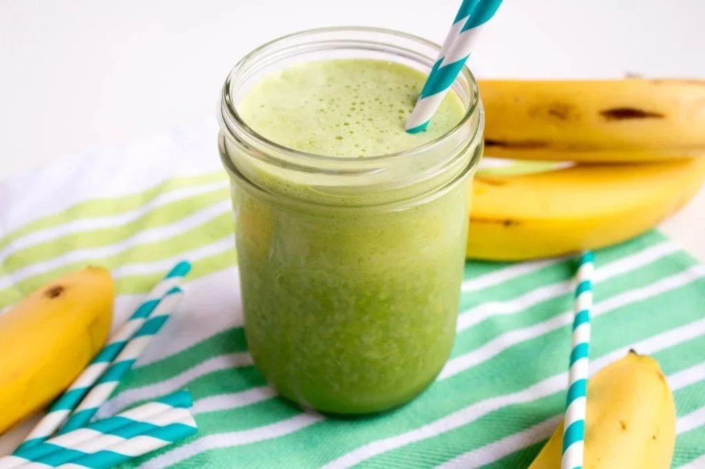 Banana, coconut and spinach protein smoothie for post-workout recovery