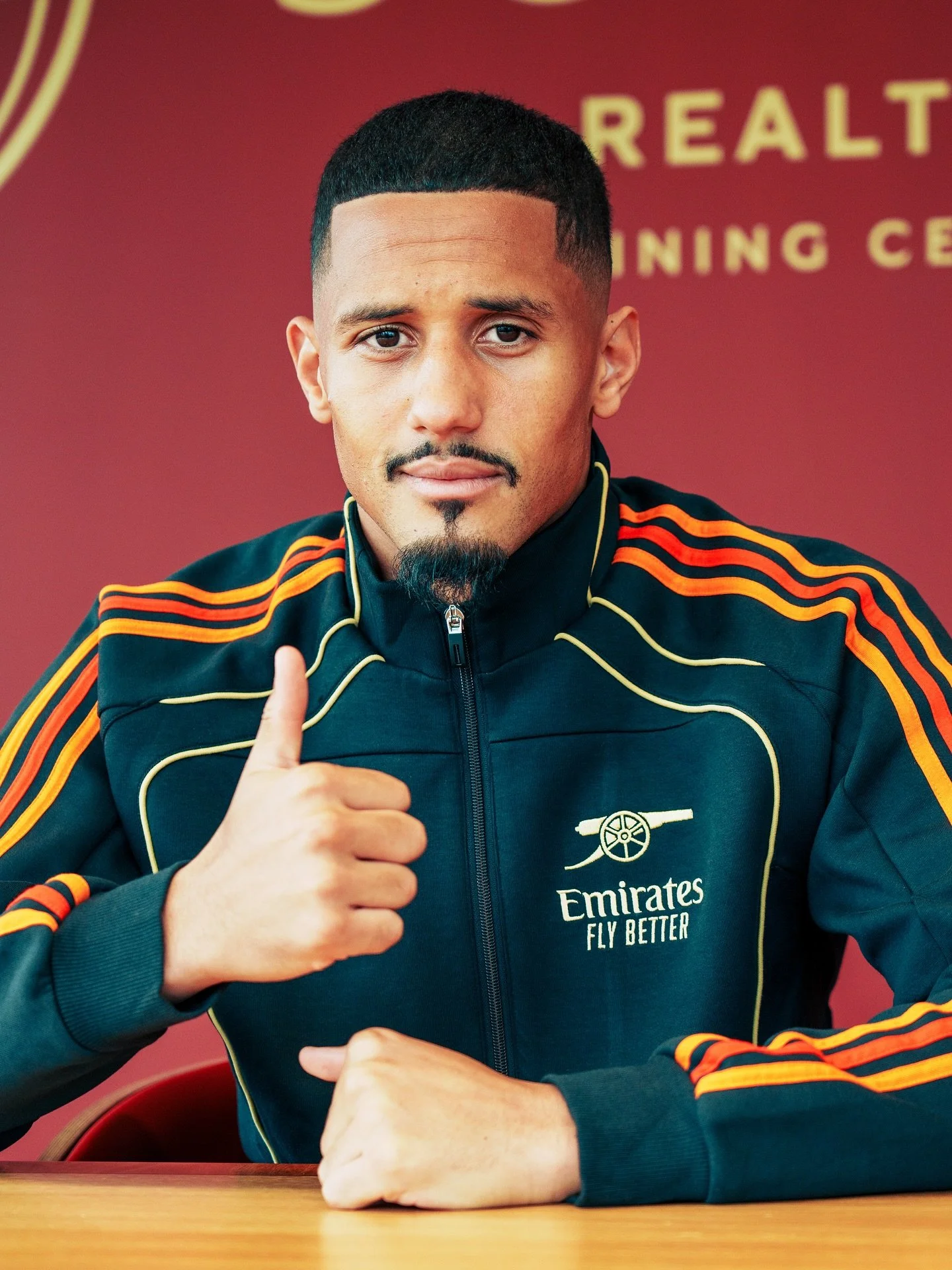 So&hellip; Friday was a bit of an unplanned day. 
The guys over at @bengaged asked me to join them in capturing some imagery of @w.saliba4 penning his contract with the @arsenal 🔴⚪️
.
.
#arsenal #Saliba #WilliamSaliba #lowernorthbank