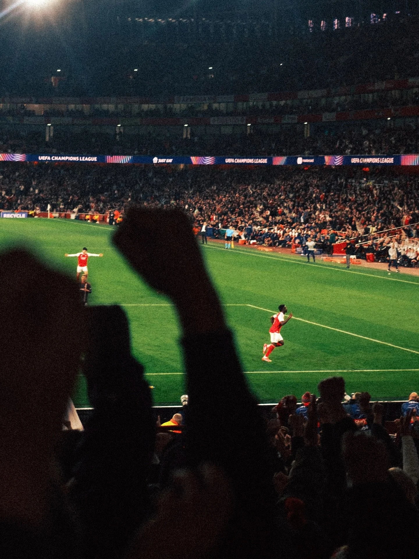 Arsenal 2-0 Olympiakos
.
.
Didn&rsquo;t shoot much as I was on the 🍻 
.
.
#arsenal #arsenalfc #afc #gunners #ARSOLM #championsleague #fromthestands #fuji #fujifilm #fujix100v #lowernorthbank