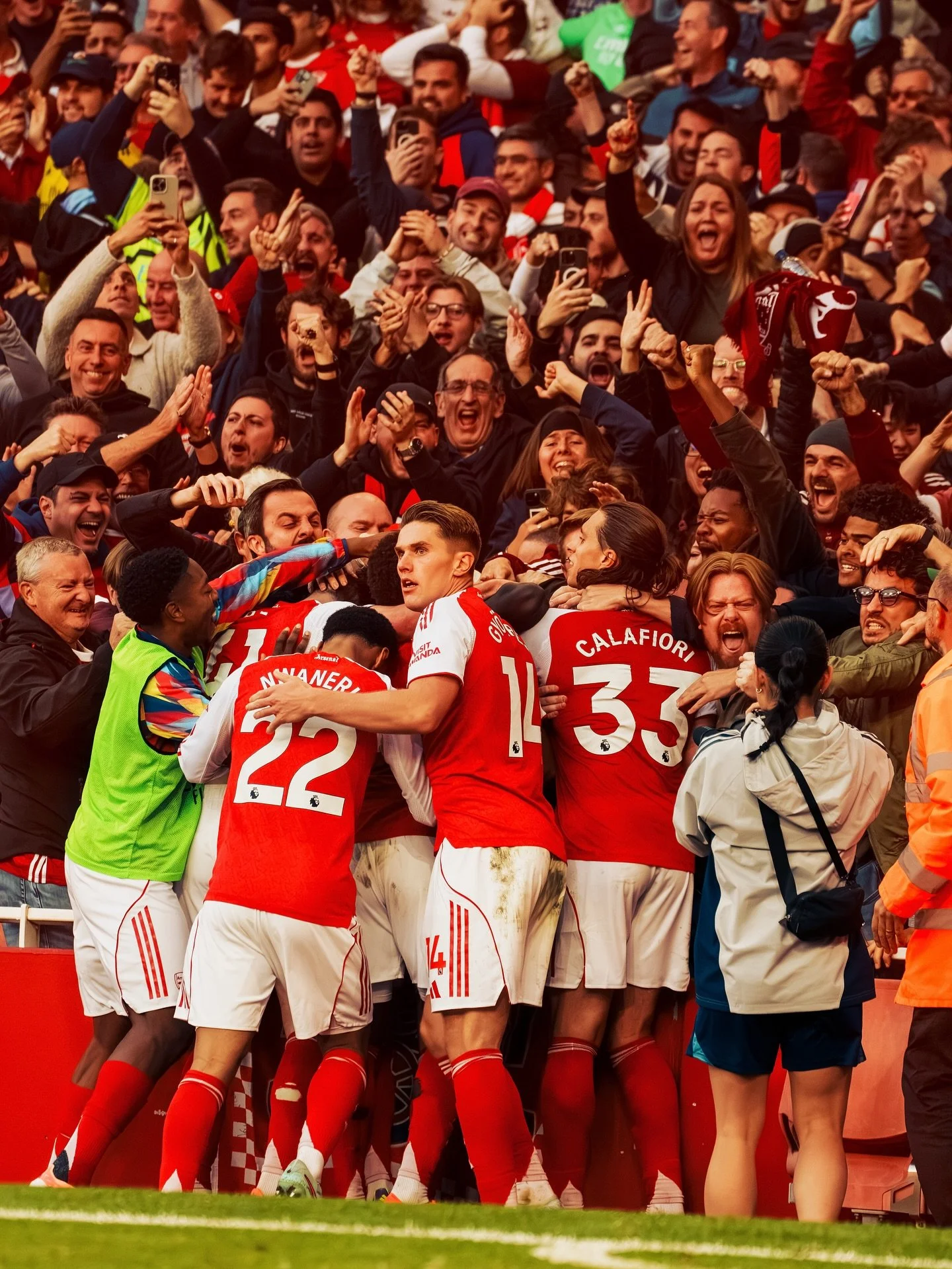 More fan and player moments like this, please 🔴⚪️
.
.
Images shot for @adidasfootball @adidasuk
.
.
#arsenal #arsenalplayers #arsenalfans #arsenalfc #afc #gunners #emiratesstadium #sony #sonyalpha #footballphotography #lowernorthbank