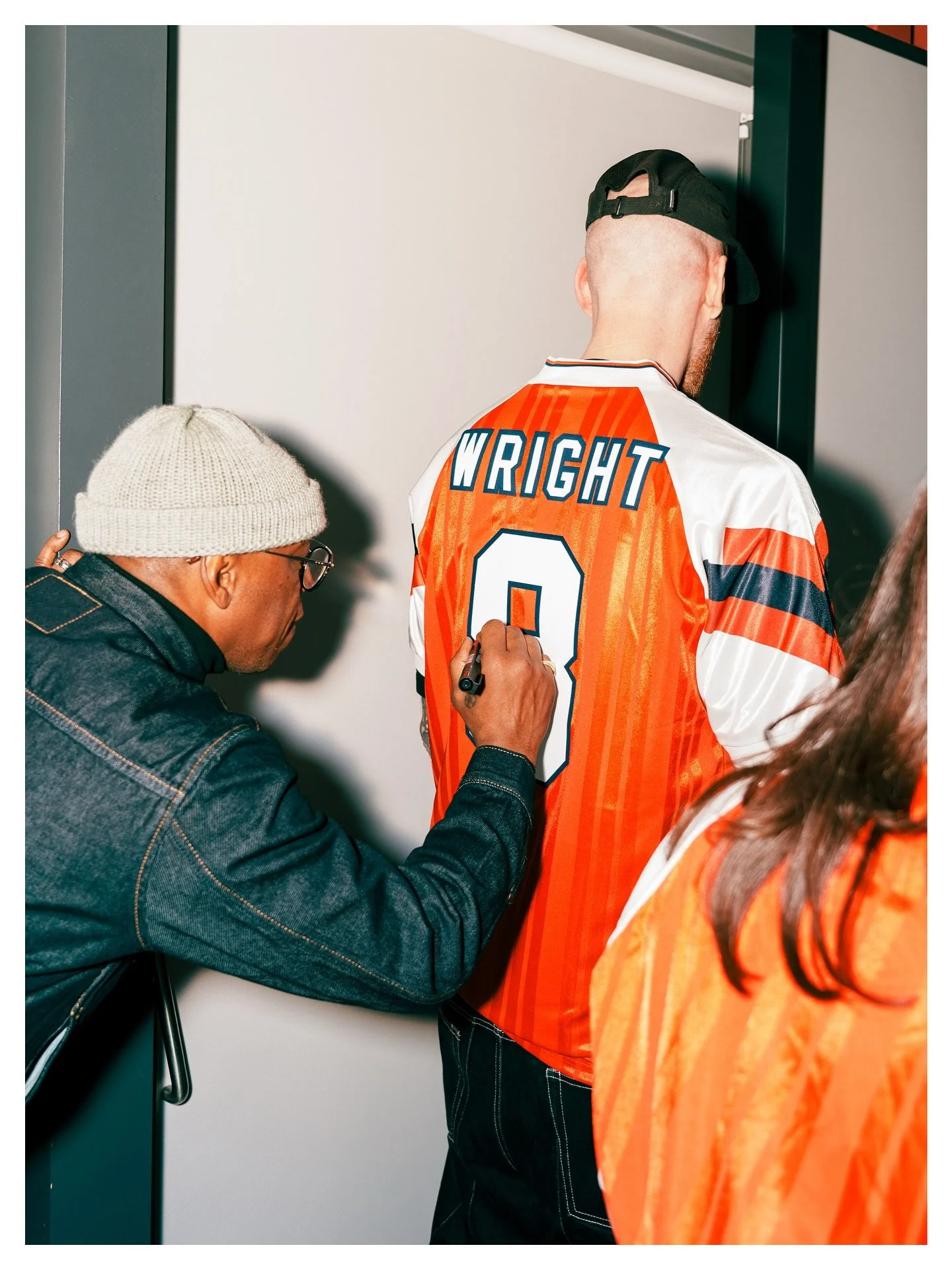 When the legend signs a shirt ✍️ 
.
.
#IanWright #Arsenal #Adidas #lowernorthbank