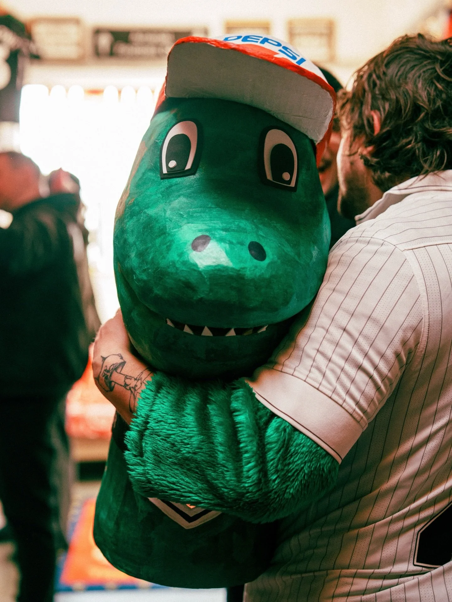 @eighteen86 and @astorelike94 blessing us with another vintage Arsenal pop up shop before Christmas 🔴⚪️