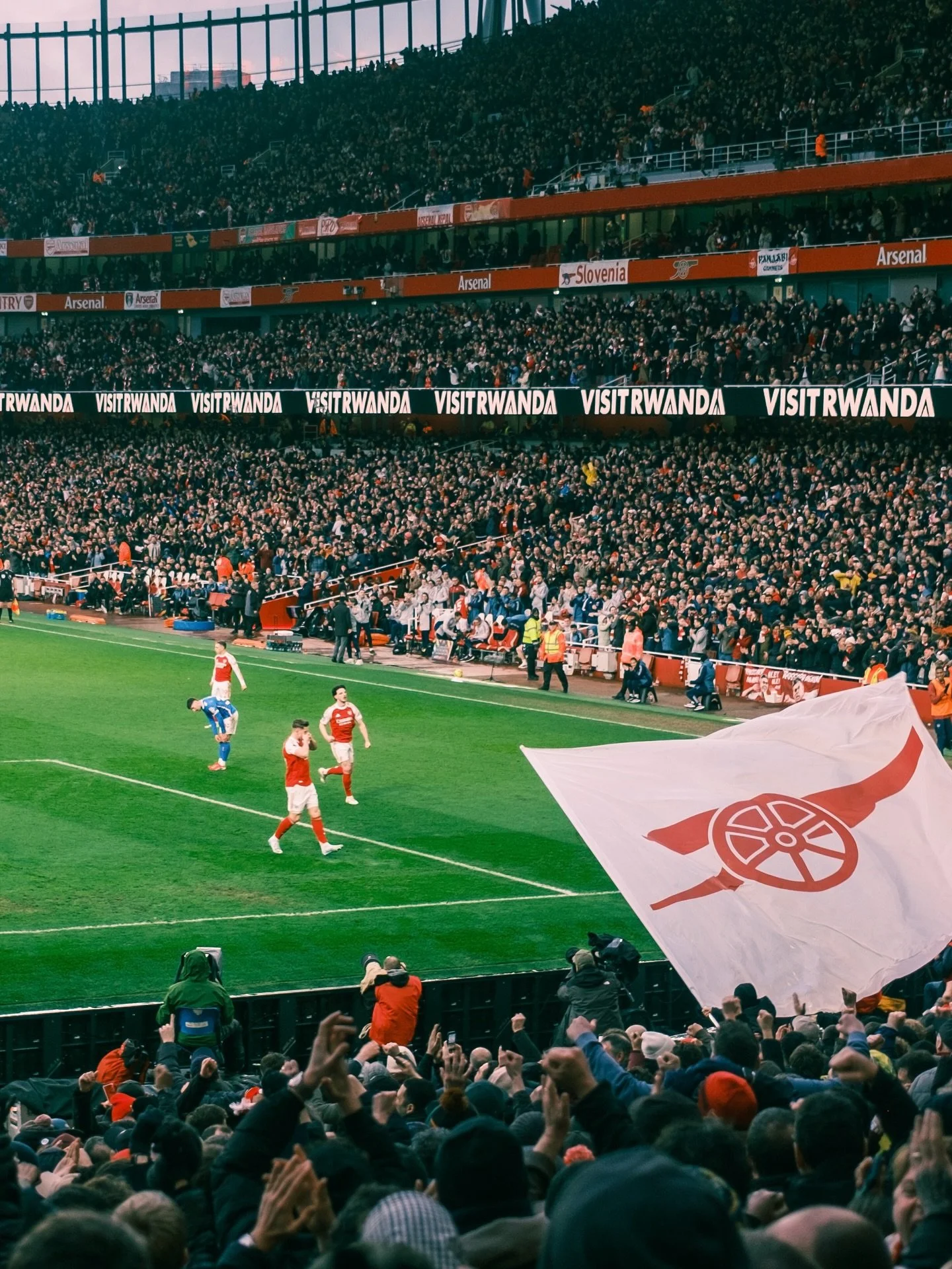 Gyokeres making it 2-0 yesterday 
.
.
#arsenal #ARSSUN #premierleague #emiratesstadium #lowernorthbank