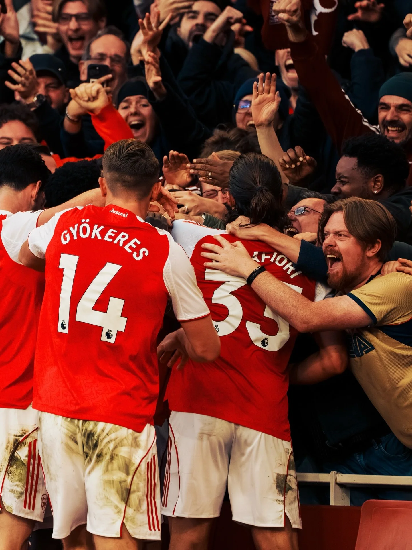 Last time out against Man City 🔴⚪️
.
.
Massive task ahead of us on Sunday! 
See you all on the weekend ⚡️
.
.
Images shot for @adidas @adidasuk 
.
.
#arsenal #ARSMCI #lowernorthbank