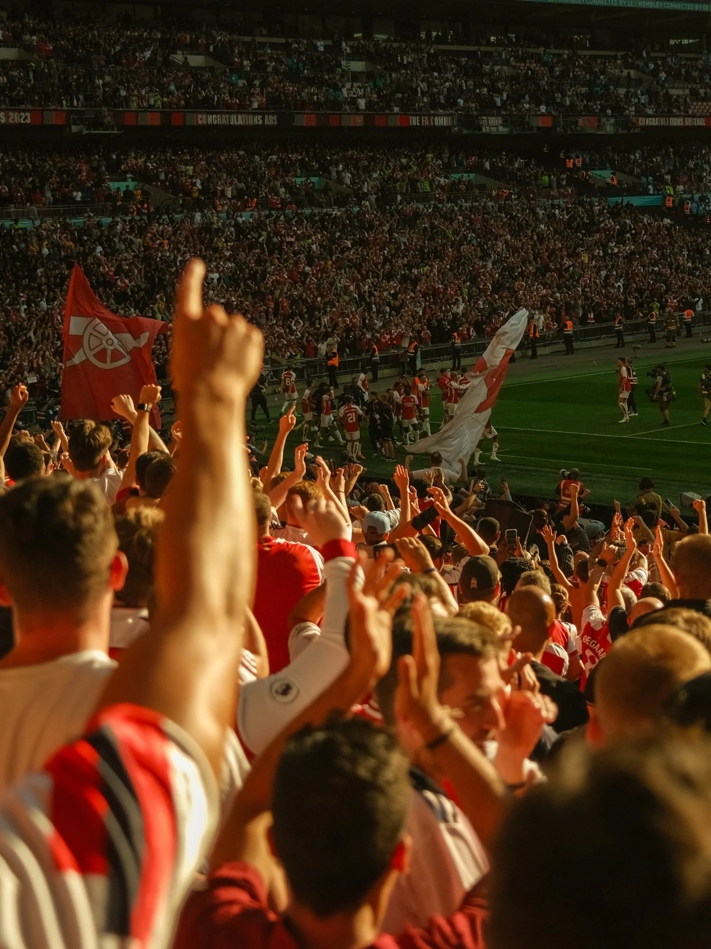 Last time out at @wembleystadium for the community shield 🌞
.
.
Hopefully the suns beaming on us Arsenal fans again on Sunday!
.
.
#arsenal #wembleystadium #ARSMCI #lowernorthbank