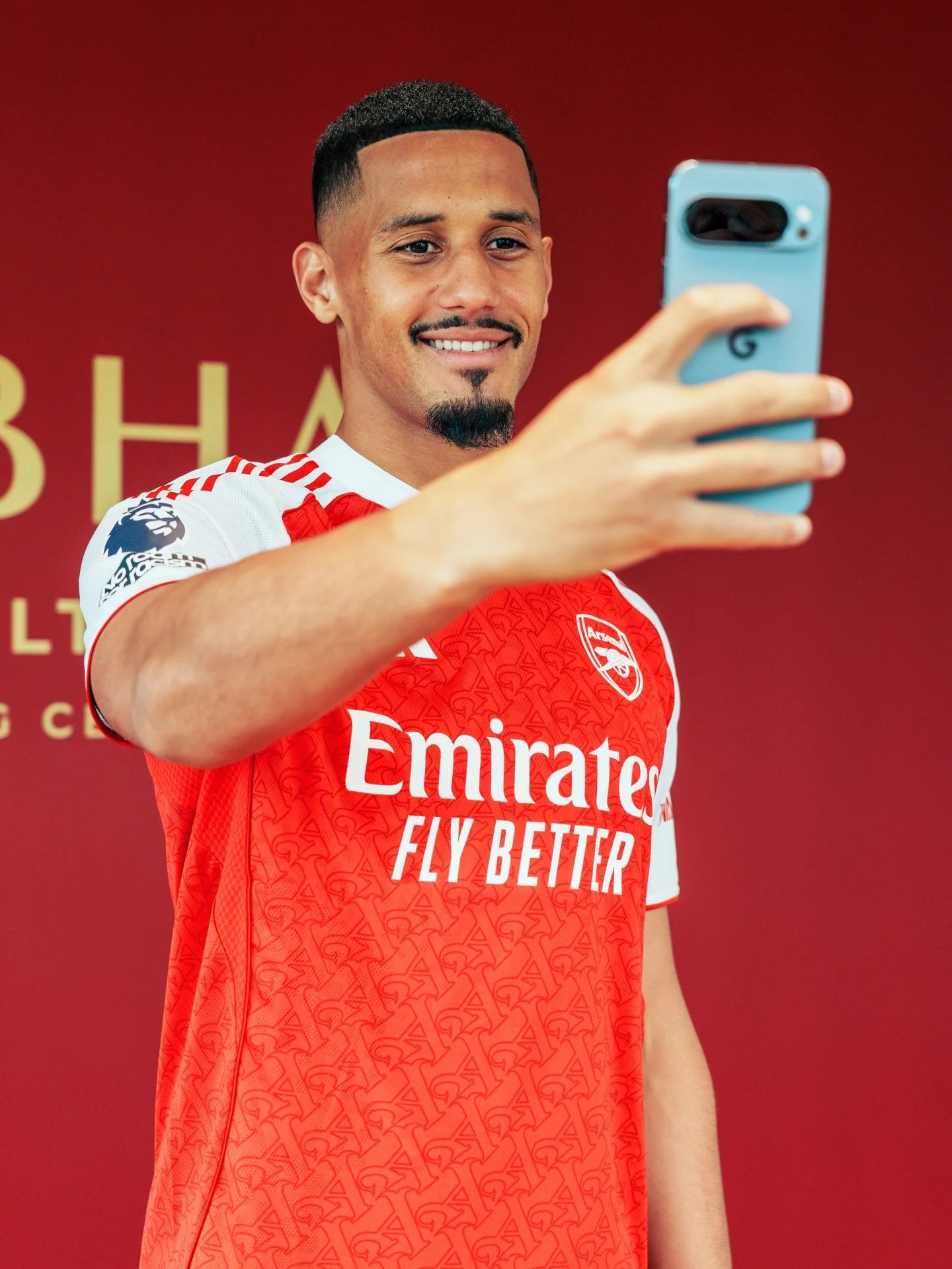 Throwback to @w.saliba4 signing his Arsenal contract extension. Smiles all round that day ⚡️
.
.
Images shot for @bengaged 
.
.
#arsenal #saliba #lowernorthbank