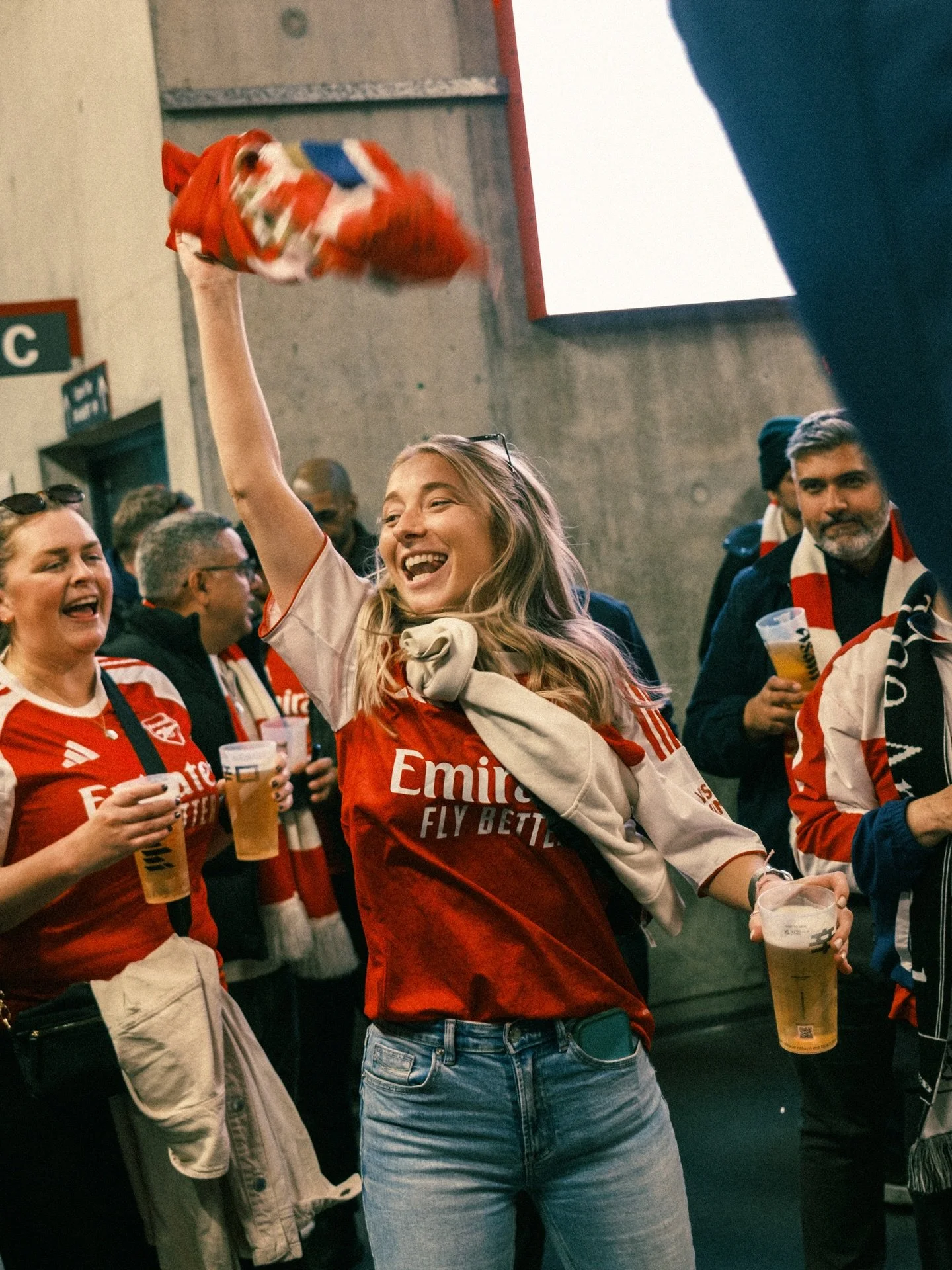 What it&rsquo;s always been about, and what it&rsquo;ll always be about&hellip; the Arsenal faithful on the concourse ❤️
.
.
Last night was frikkin&rsquo; incredible!!!
.
.
#arsenal #championsleague #emiratesstsdium #arsenalfans #lowernorthbank