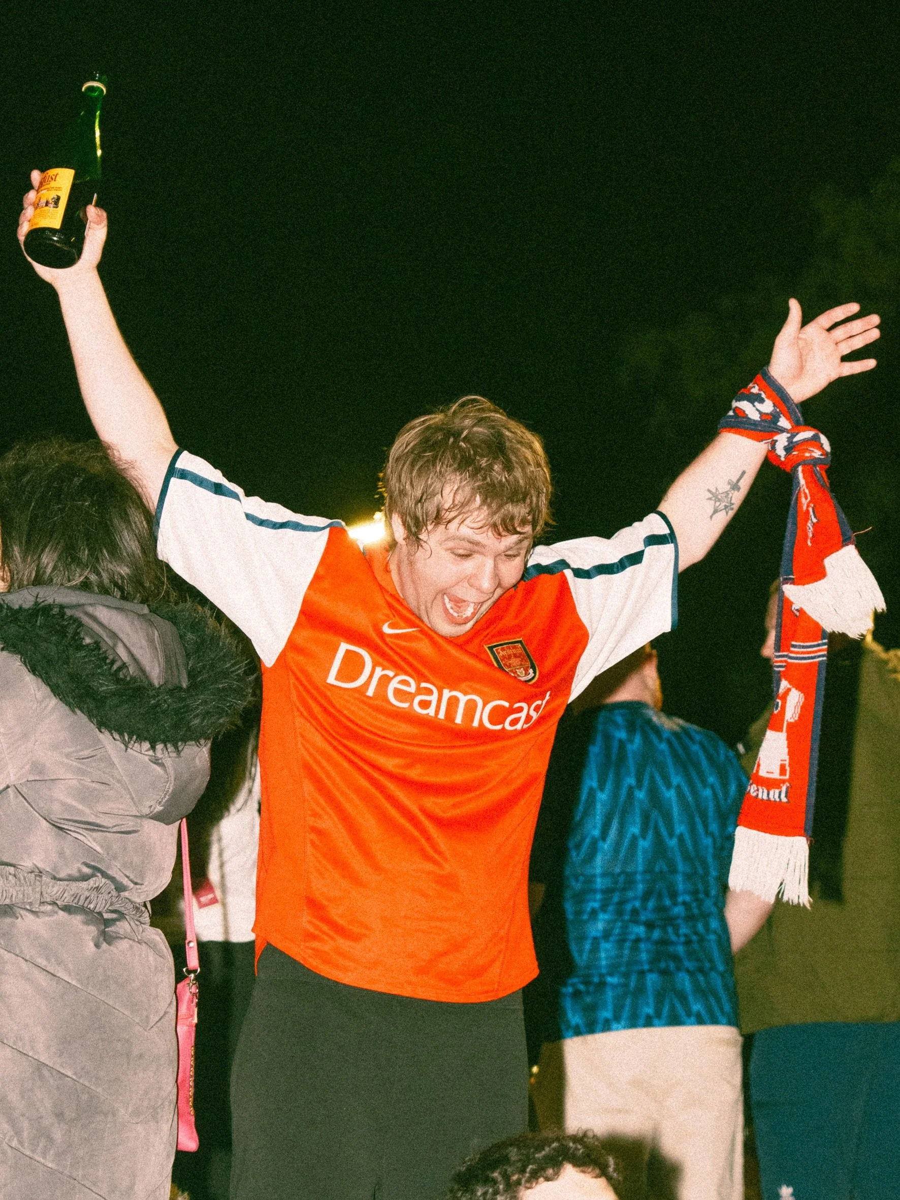 Arsenal family&hellip; we did it 😭😭😭

What an unbelievable night we all had!!!
Anyone else functioning on barely any sleep?
.
.
#arsenal #arsenalchampions #champions #emiratesstadium #lowernorthbank