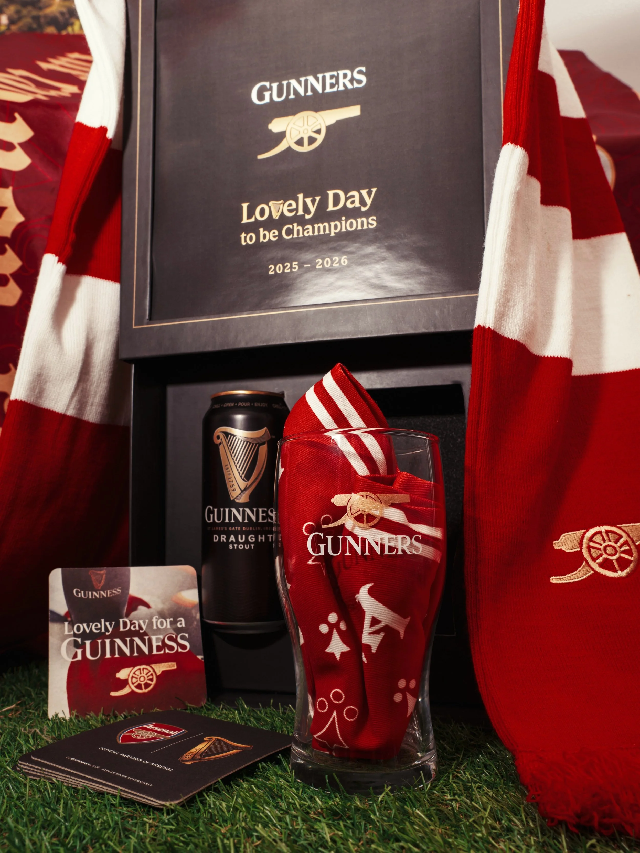 Lovely Day to be Champions 🏆
.
.
The legends over at @guinnessgb coming through and dropping me off a peach of a Guinness pint glass ⚡️
.
.
#lovelydaytobechampions #guinness #gunners #arsenal #lowernorthbank