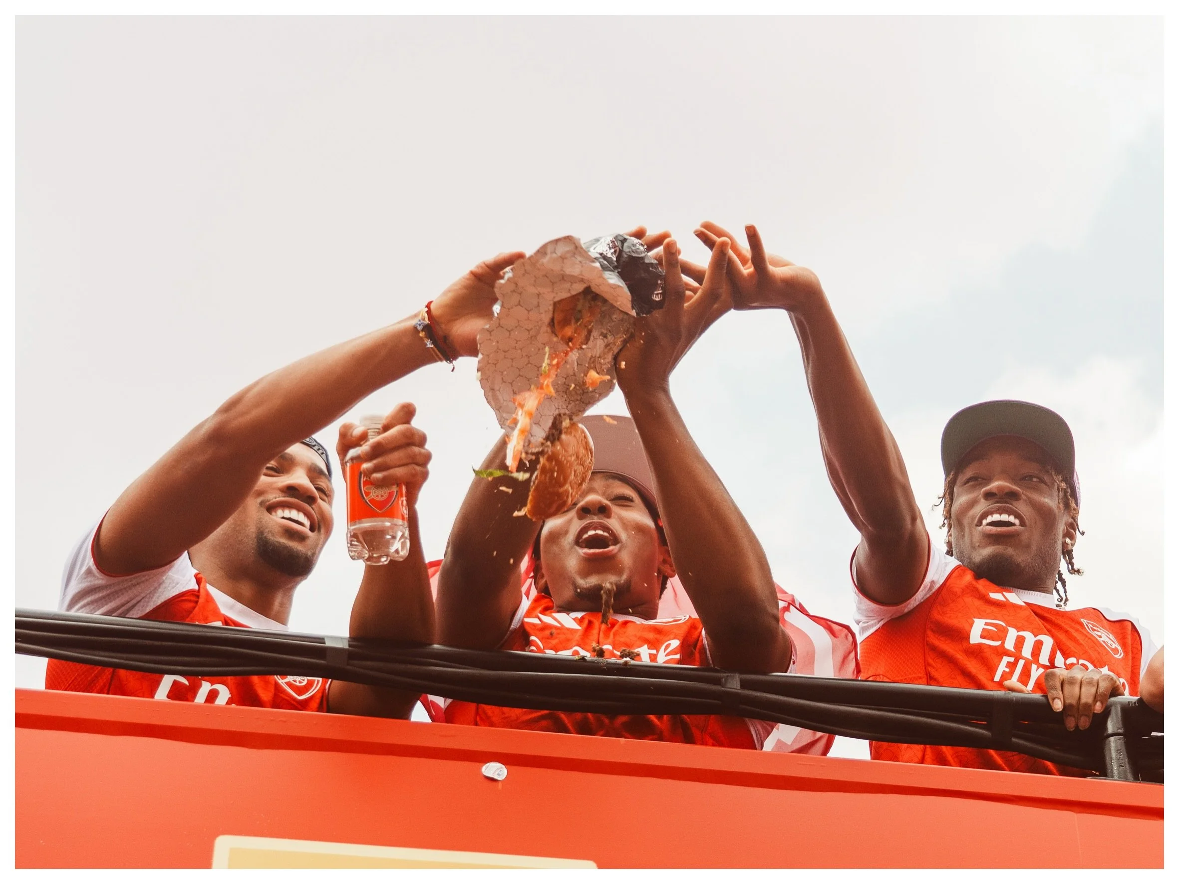 Oops, there goes the burger 🍔 
.
.
Image shot for @arsenal 
.
.
#arsenal #premierleagueparade #lowernorthbank