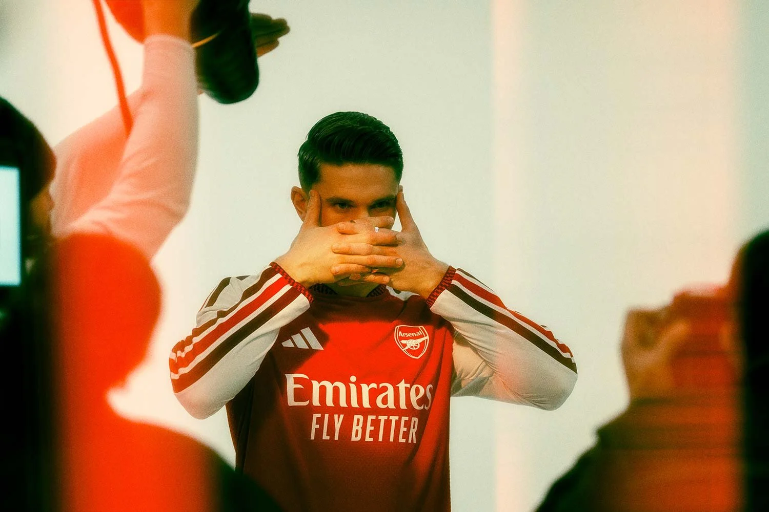 ARSENAL-26-27-HOME-KIT-LAUNCH-BTS-0412.jpg