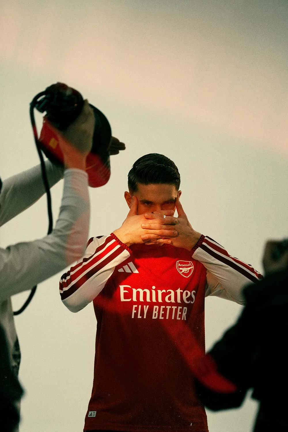 ARSENAL-26-27-HOME-KIT-LAUNCH-BTS-0425.jpg