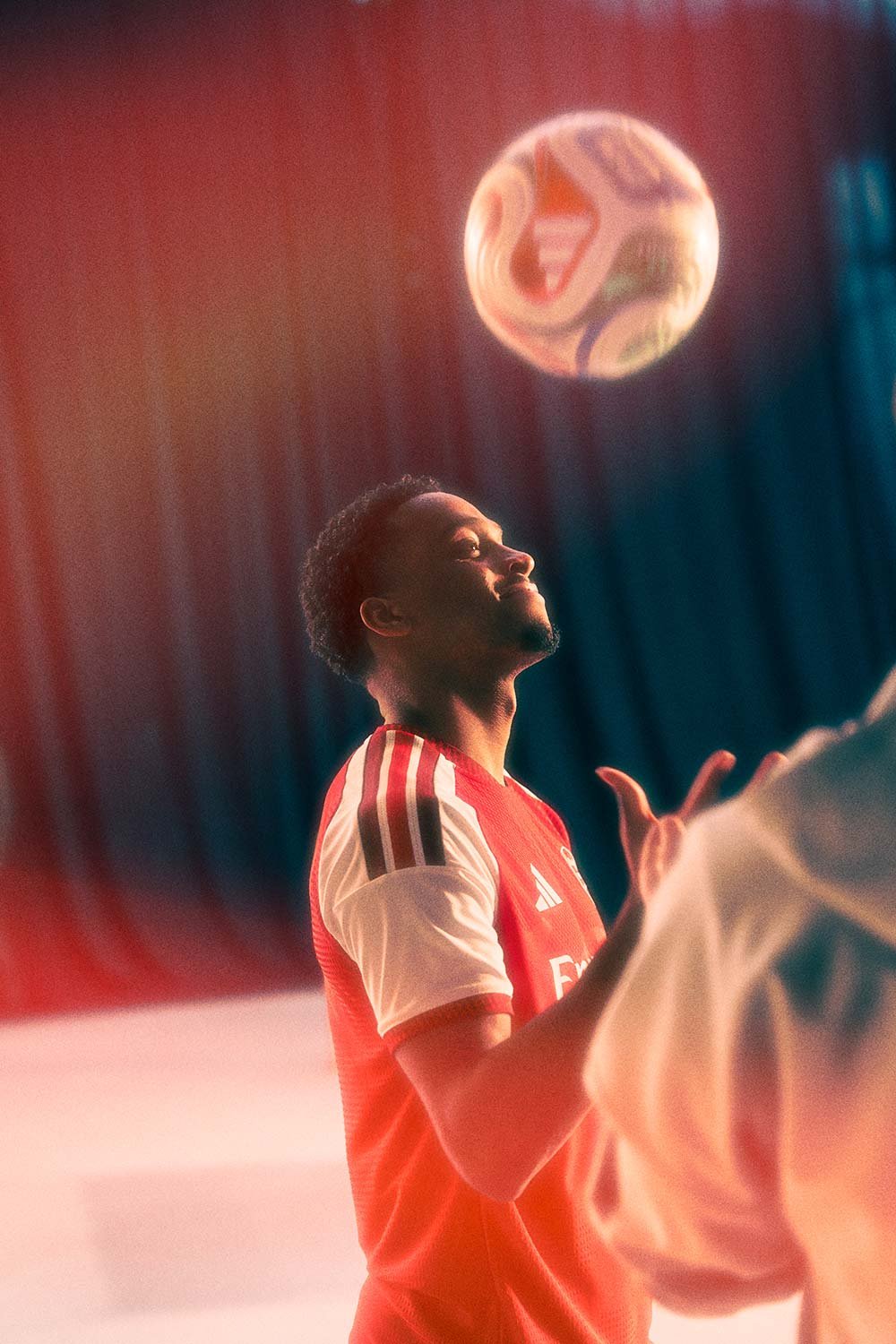 ARSENAL-26-27-HOME-KIT-LAUNCH-BTS-0902.jpg