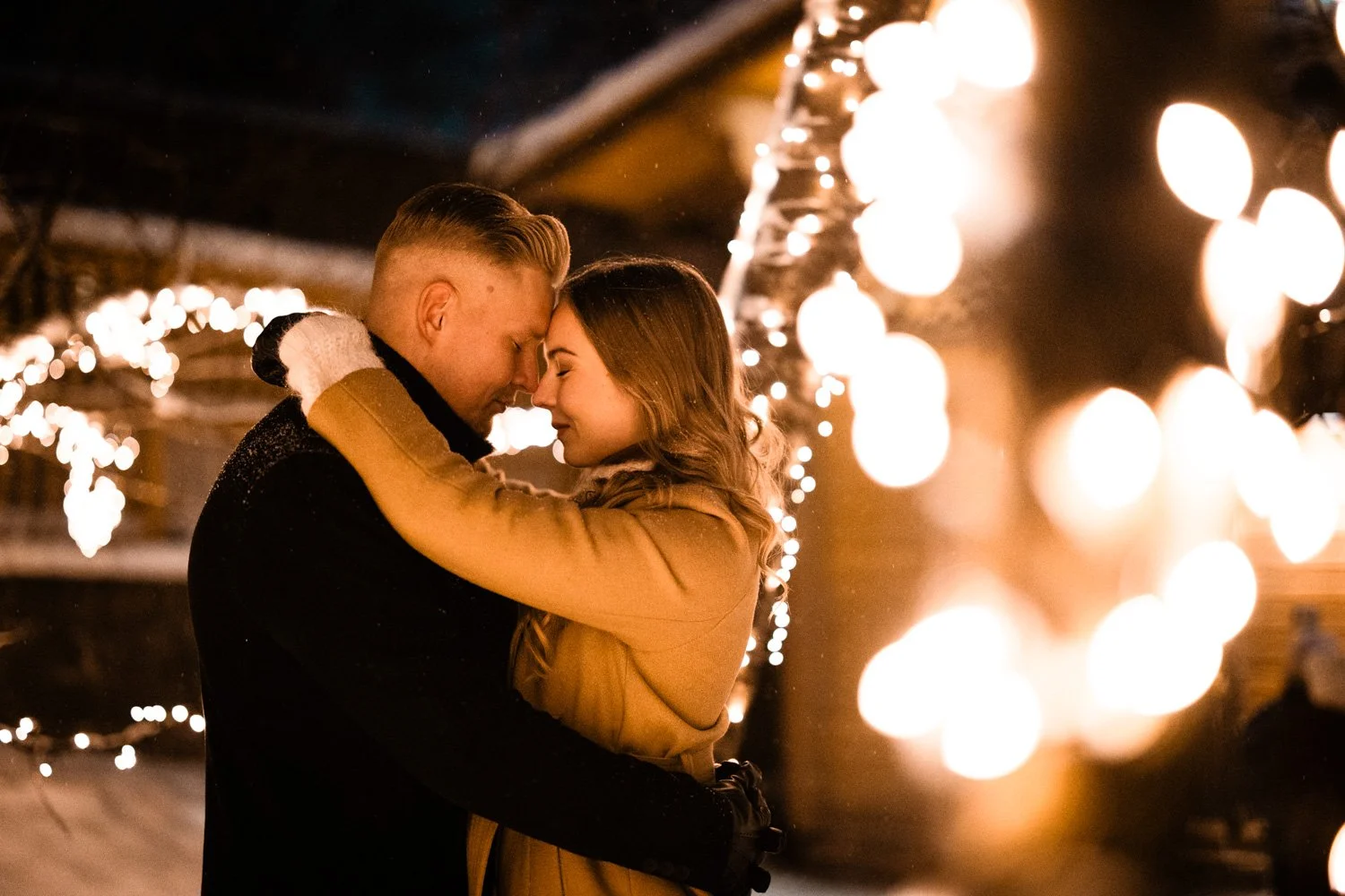 Parikuvaus jouluvalojen loisteessa