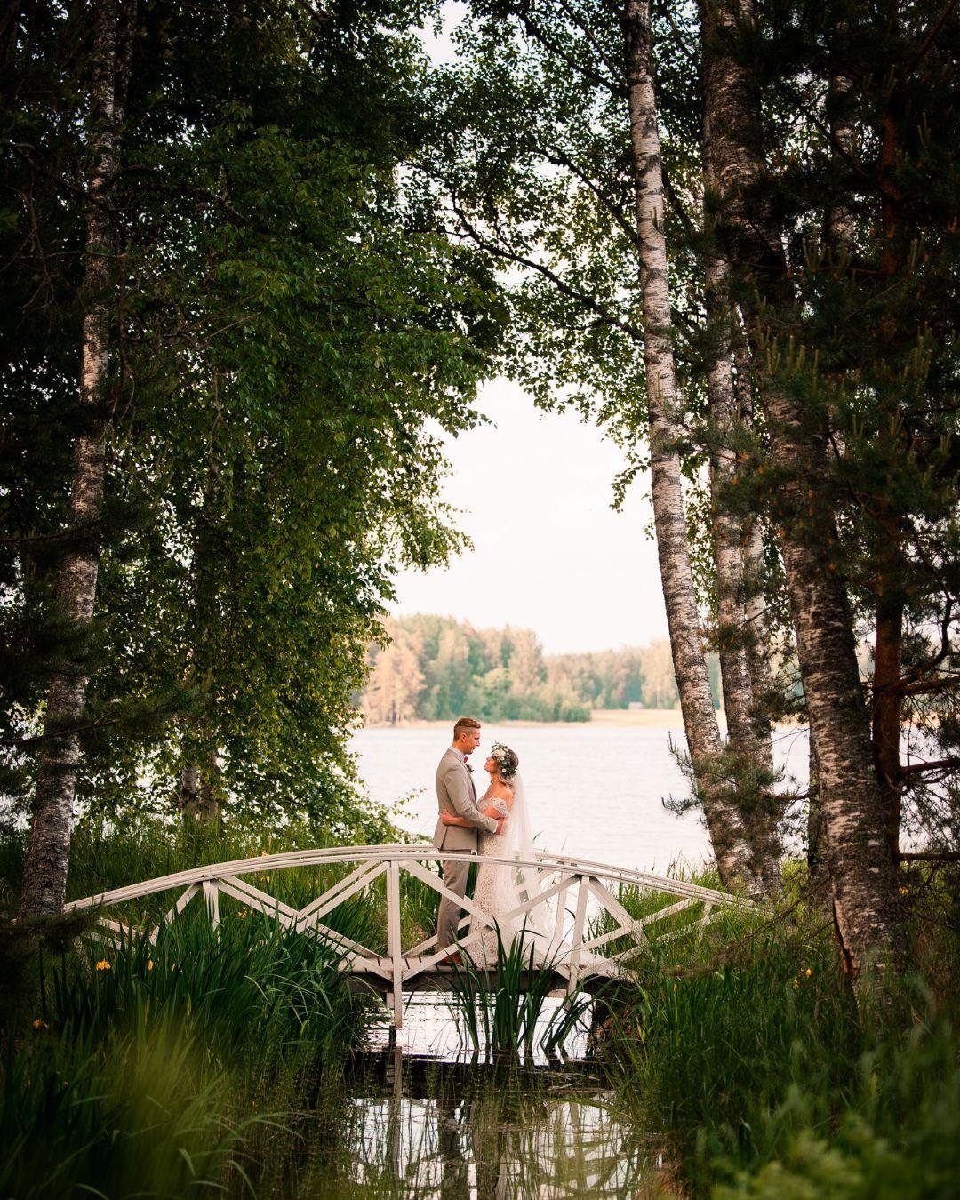 En&auml;&auml; tasan viikko h&auml;&auml;kuvauskauden alkuun! 🤩

Jotenkin kummasti mulla sattuu olemaan per&auml;ti kahdet h&auml;&auml;potrettikuvaukset huhtikuisena perjantaina, joten se laskettakoon kauden aloitukseksi 😄

Seuraava pidempi dokume