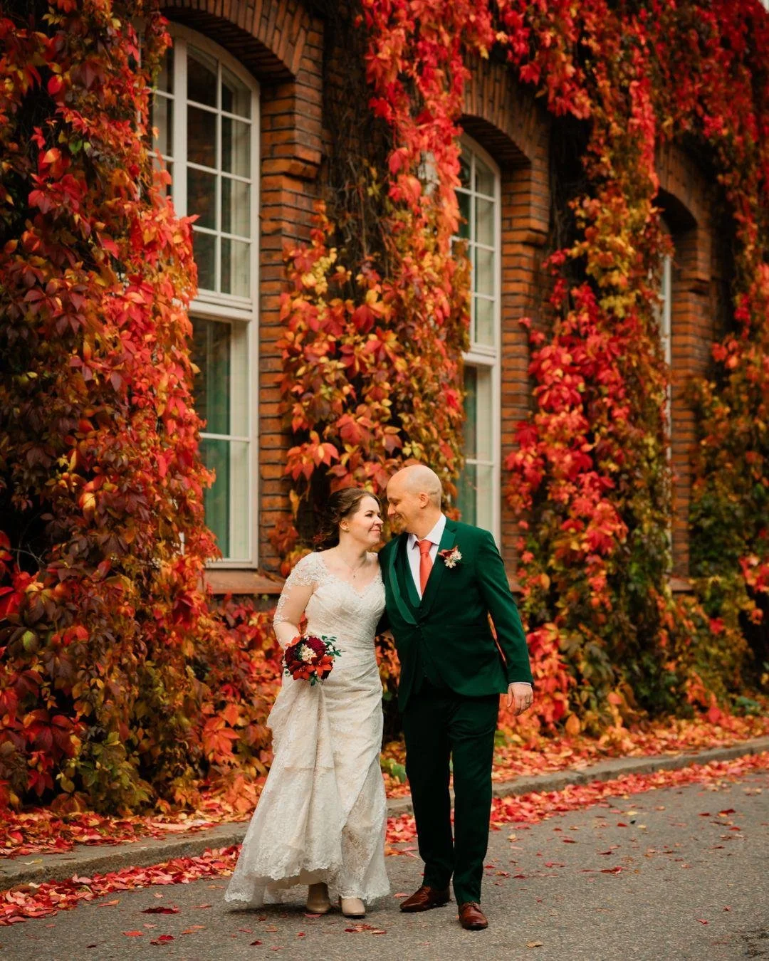 &quot;En n&auml;e mit&auml;&auml;n, mut kuulostaa hyv&auml;lt&auml;!&quot; 😄

Sanon kuvauksissa noin aika usein 🫣 Joskus nimitt&auml;in en kovin tarkkaan edes n&auml;e, mit&auml; olen kuvaamassa. N&auml;in voi k&auml;yd&auml;, kun kuvaan vastavaloo