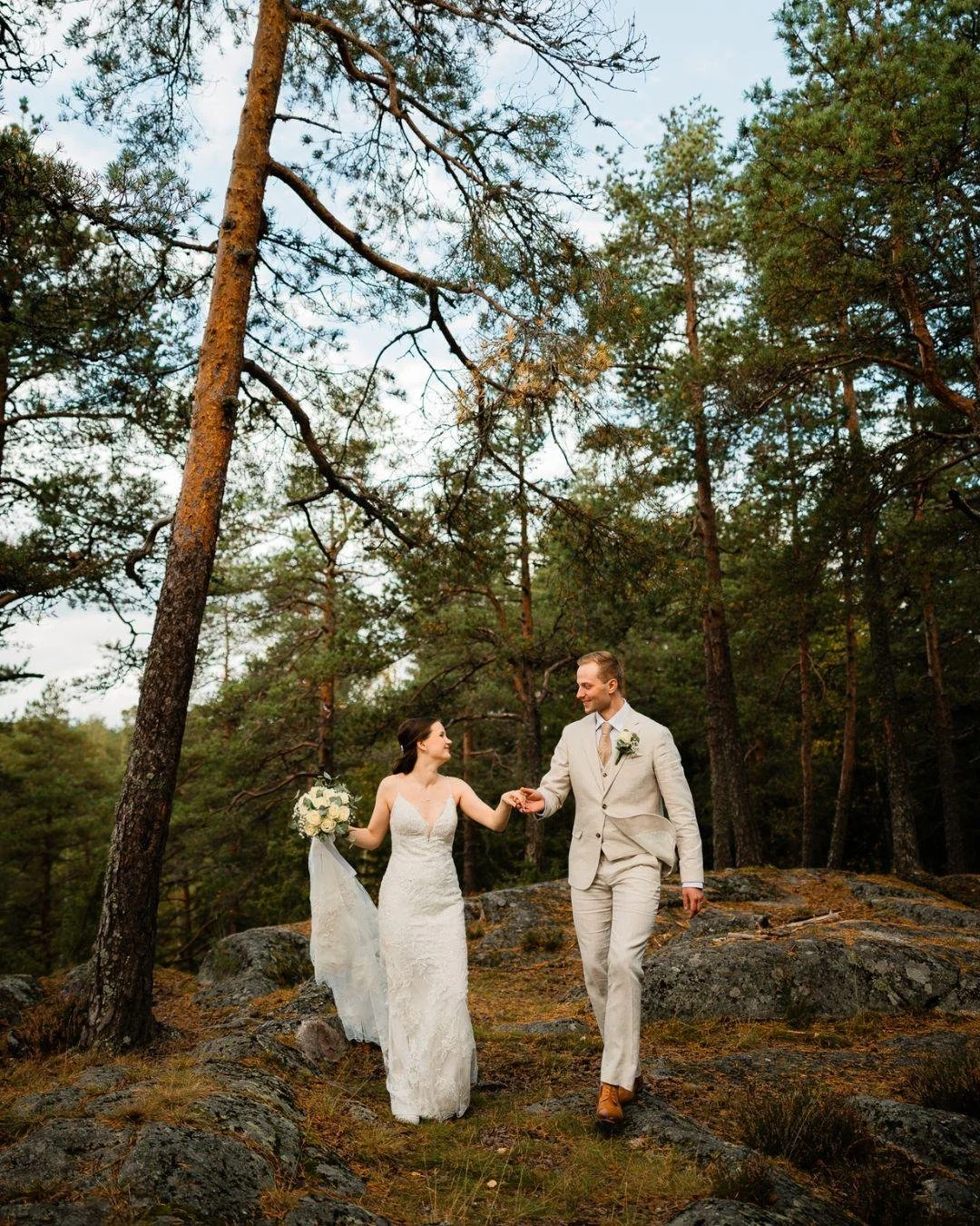 Kuvasin t&auml;ss&auml; kyseisess&auml; milj&ouml;&ouml;ss&auml; ensimm&auml;iset h&auml;&auml;kuvani ikin&auml; yhdeks&auml;n vuotta sitten. Olin silloin vasta ylip&auml;&auml;t&auml;&auml;n aloitellut asiakaskuvauksia, enk&auml; todellakaan kuvannu