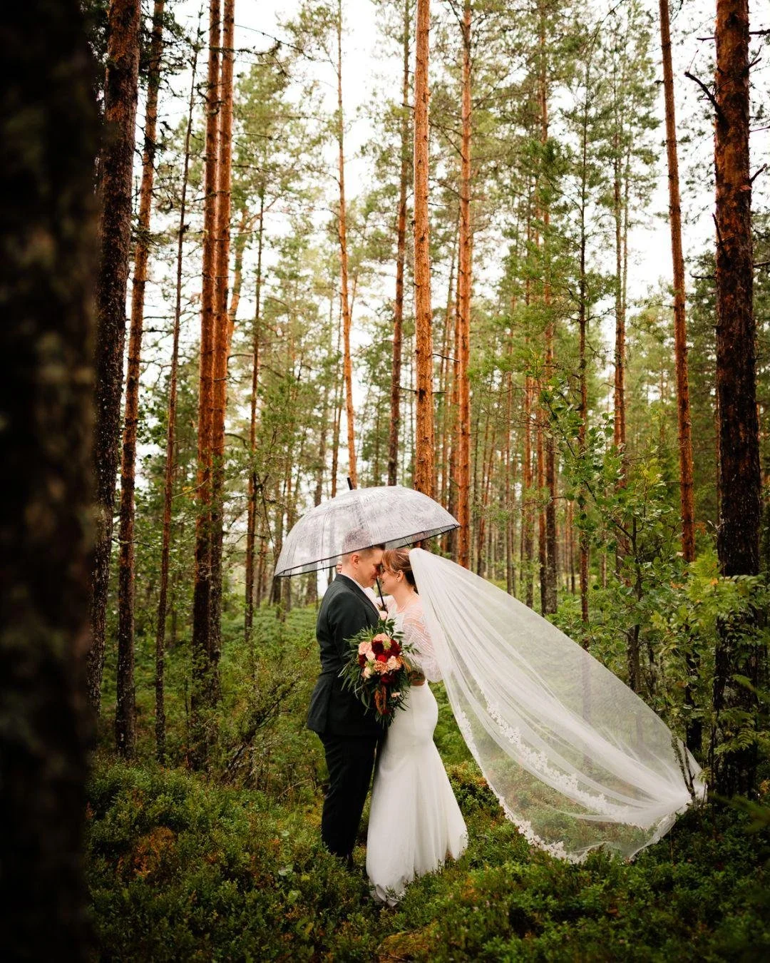 N&auml;m&auml; kuvat on hyv&auml; todiste siit&auml;, ett&auml; tarvittaessa h&auml;&auml;kuvaus onnistuu ulkona s&auml;&auml;ss&auml; kuin s&auml;&auml;ss&auml;! ☔  Ehk&auml; jos olisin etuk&auml;teen tiennyt, kuinka tuulista tuolla kuvauspaikalla t