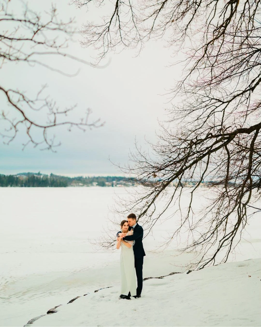 H&auml;&auml;kuvaussopimus - Milloin se tehd&auml;&auml;n ja mit&auml; se sis&auml;lt&auml;&auml;? 🤔⁠
⁠
Teen h&auml;&auml;kuvaussopimuksen kaikkein h&auml;&auml;kuvausasiakkaiden kanssa, oli kyseess&auml; sitten pelkk&auml; potrettien kuvaus tai yli