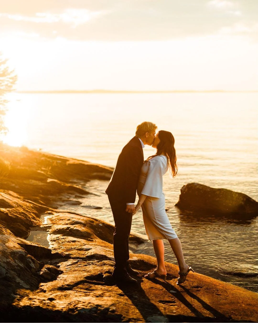 Mik&auml; ihana kes&auml;illan tunnelma! 😍

Ja hei pieni muistutus sinne kaikille teille tutuille asiakkaille siell&auml;! Tarjoan aina palaaville asiakkaille 10% alennuksen seuraavista palveluista:

💚 Koko gallerian sis&auml;lt&auml;v&auml; Tarina