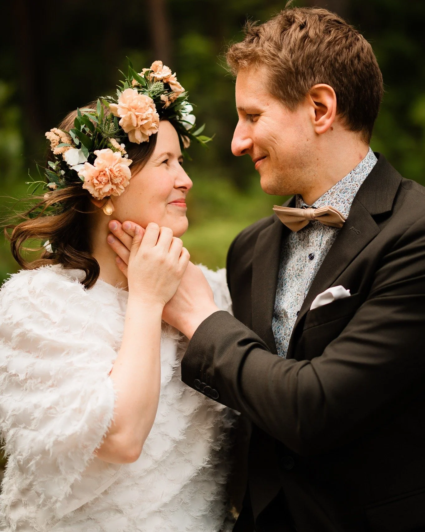 Mun tarjoama h&auml;&auml;kuvaus ei oo teid&auml;n h&auml;ihin jos:

❎Teille on t&auml;rkeint&auml; saada vain yksi poseerattu potrettikuva, ei niink&auml;&auml;n teid&auml;n v&auml;list&auml; tunnetta tai dokumentaarisia tilannekuvia.
❎ Haluatte, et