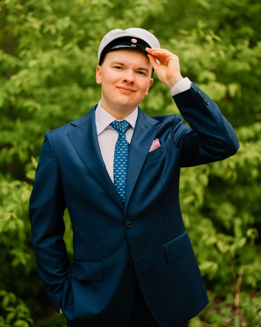 Hei ylioppilas! Onko kuvat edelleen ottamatta? Muistutan vain, ett&auml; viel&auml; ehtii hyvin, ja kes&auml;kuullekin l&ouml;ytyisi viel&auml; pari mahdollista kuvausaikaa. Ei siis ole liian my&ouml;h&auml;ist&auml; ottaa kuvia nyt juhlien j&auml;lk