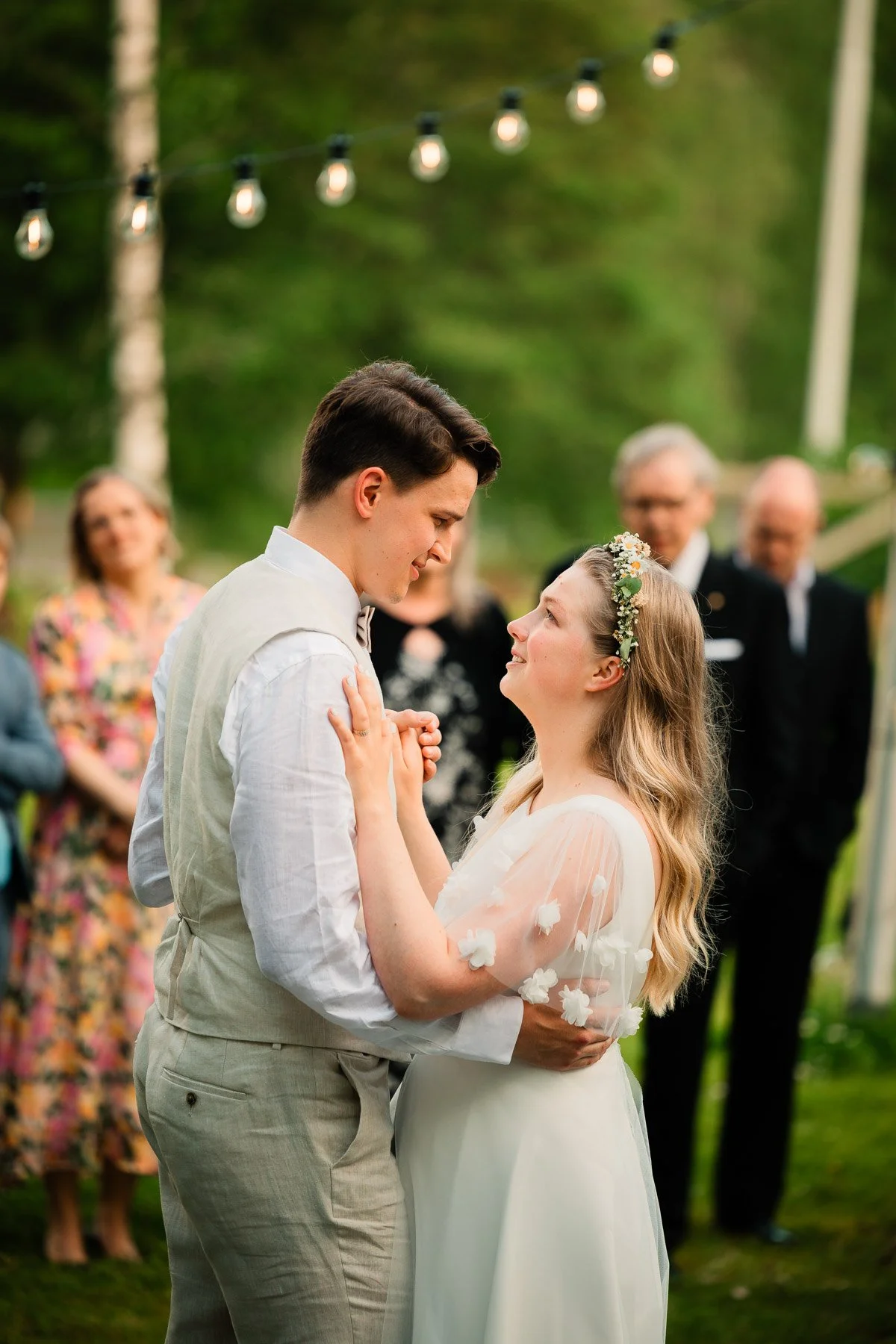 Dokumentaarinen hääkuvaus, häätanssi.