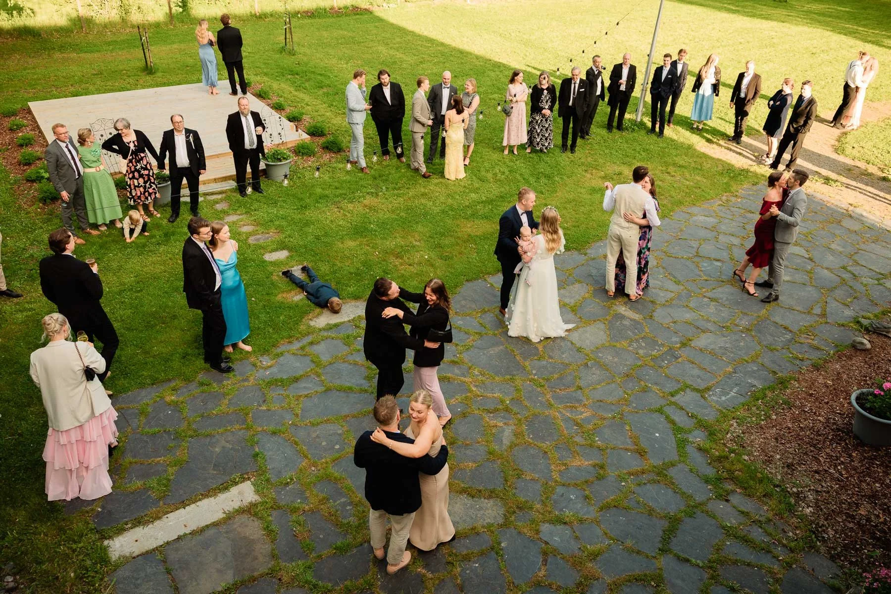 Dokumentaarinen hääkuvaus, häätanssit.