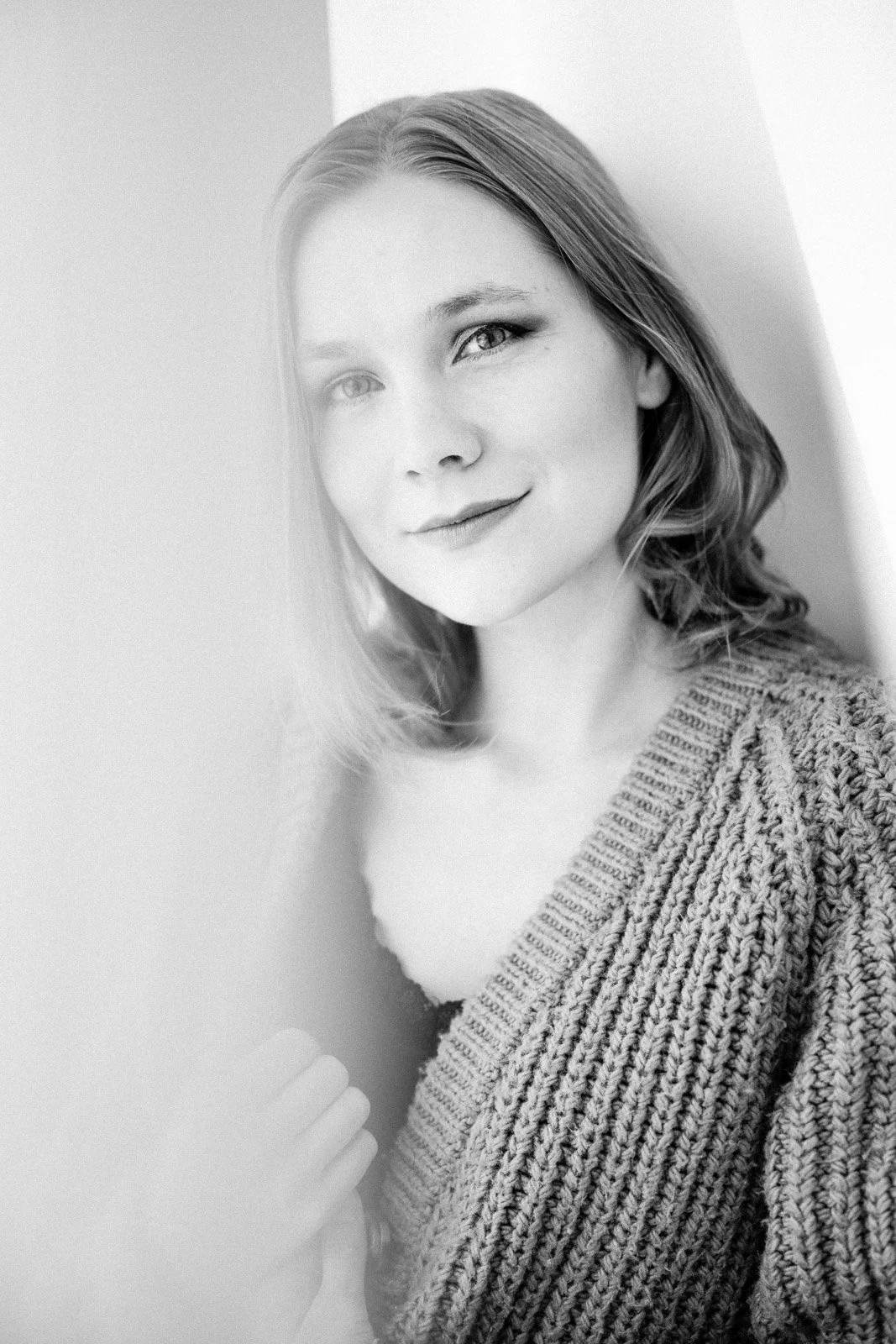 Henkilökuva naisesta studilla.