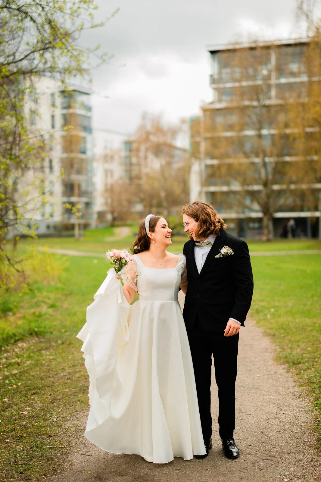 Häävalokuvaaja Tampere, alkukeväästä otettu hääkuva.