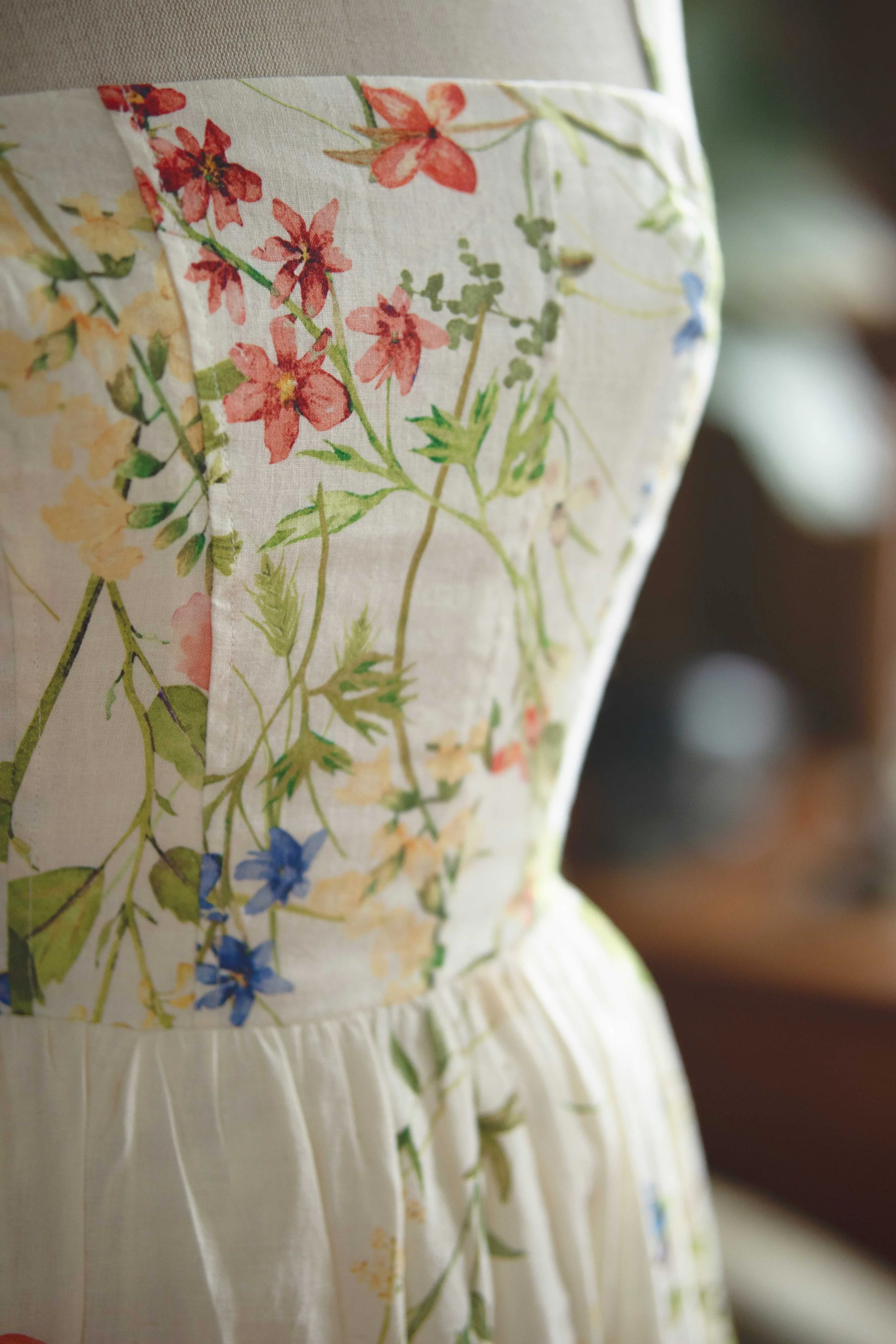 Zomerse bloemen jurk, wit met bloemen, maten XS - S
