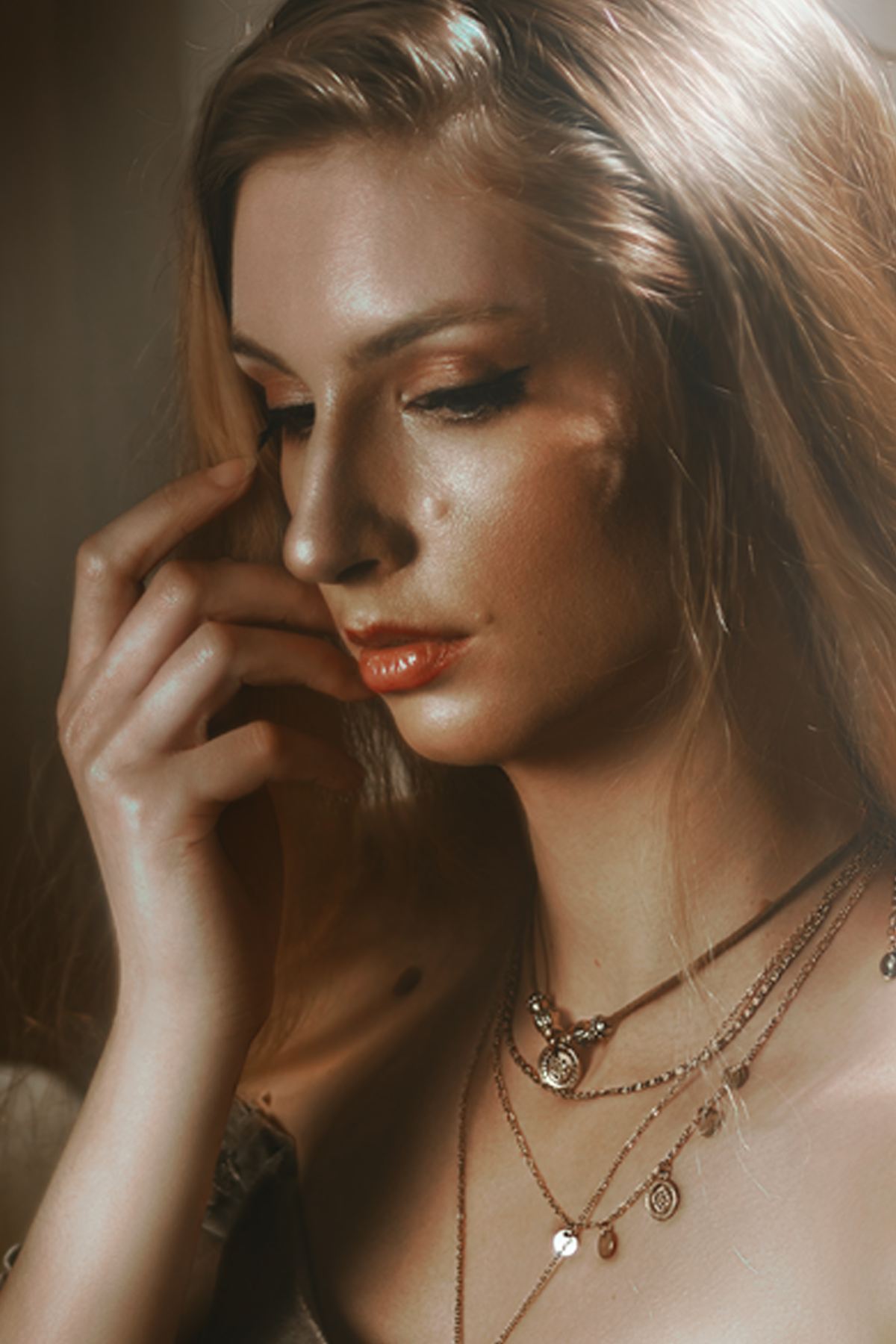 Dark fantasy cosplay portrait with candlelight, jewelry and romantic styling. Fine art photography inspired by gothic romance, historical fashion and storytelling. Moody, painterly imagery with rich textures and soft dramatic light.