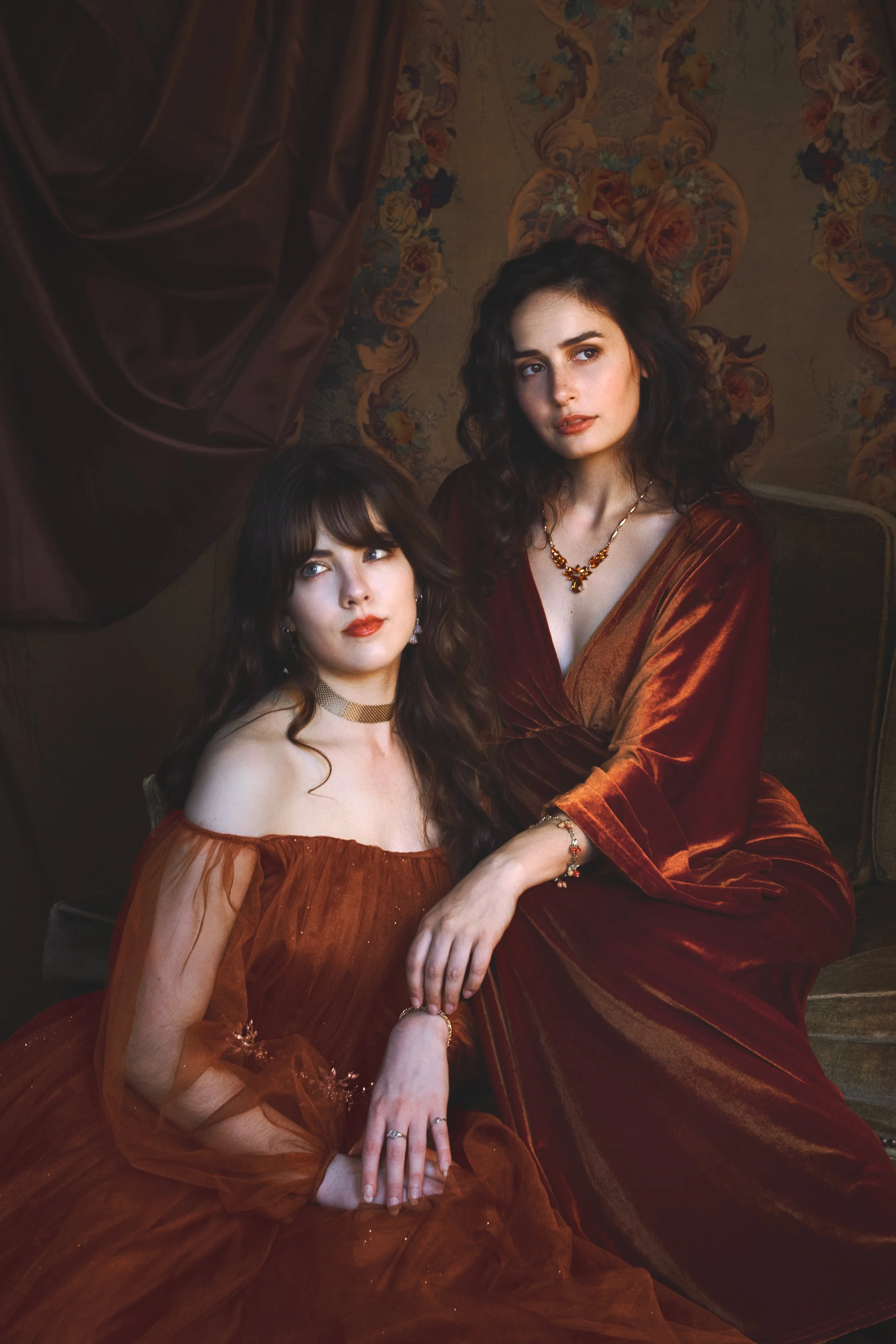 Dreamy fine art portraits of Mia and Talitha in a floral setting with rich green tones and romantic styling. Painterly fantasy photography inspired by classical art, nature and feminine storytelling. Intimate, emotional imagery with soft light, flowe