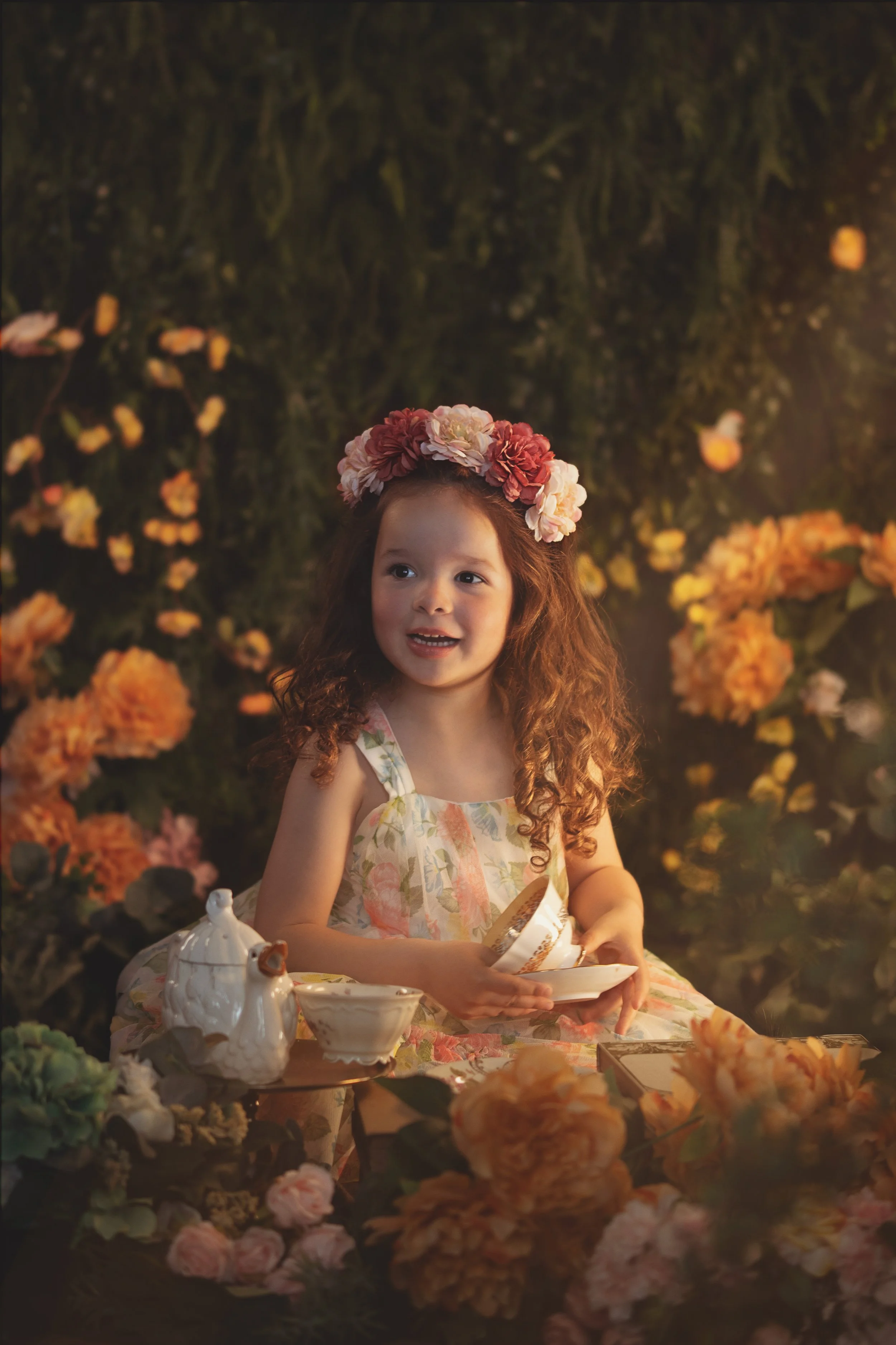 Dreamy mommy and me fine art portrait of a mother and child surrounded by flowers and soft golden light. Painterly photography inspired by fairytales and nature, capturing tenderness, connection and a warm storytelling atmosphere.