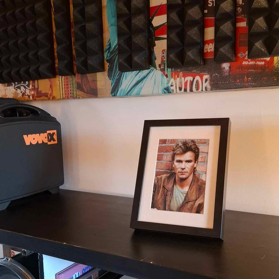 🛠️🎛️ MacGyver lever videre!

For alle dere som husker bildet fra Lydplaneten Studio &ndash; ja, han er fortsatt her! Noen ting m&aring; man bare ta med seg videre, og MacGyver er en av dem. 🔥

Studioet er nytt, utstyret er oppgradert, men MacGyver