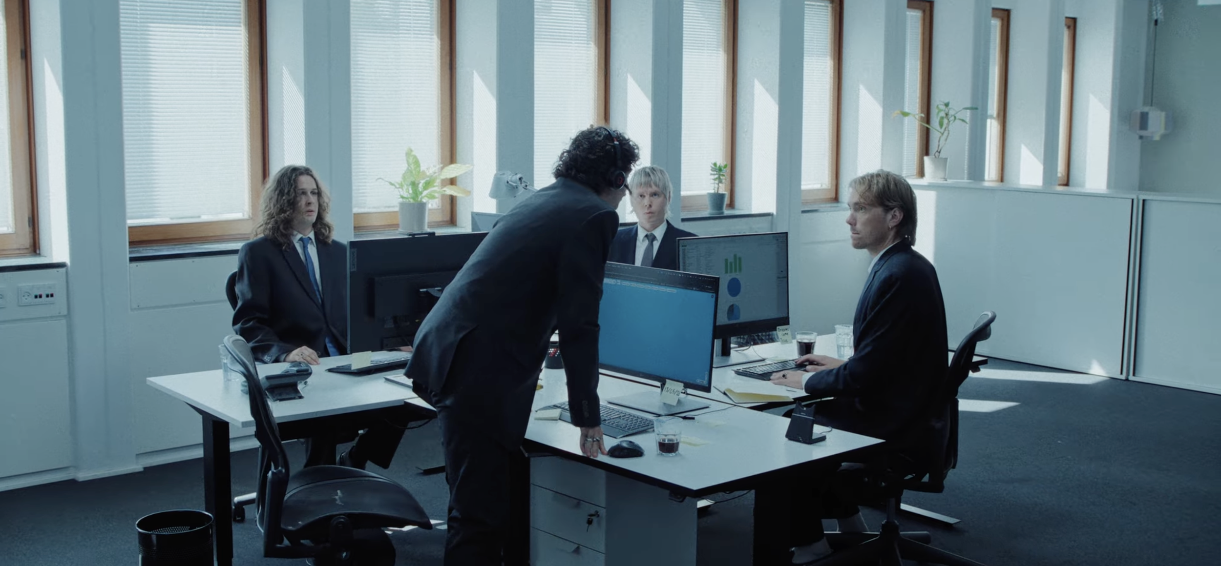 MUSIC VIDEO | "SALARY MAN" | FARVEBLIND