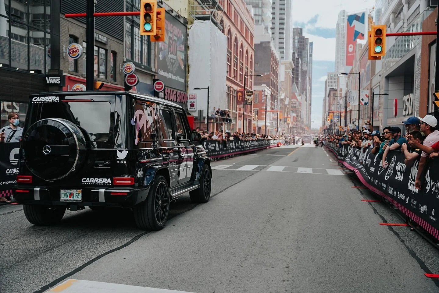 And so it begins!🏁

Canada it was short but brilliant! Next stop Detroit and we are bringing a well stocked AMG G-Wagon filled to the brim with Gin! 😍

@pistondistillery @gumball3000 

(Phone edit, no judging)