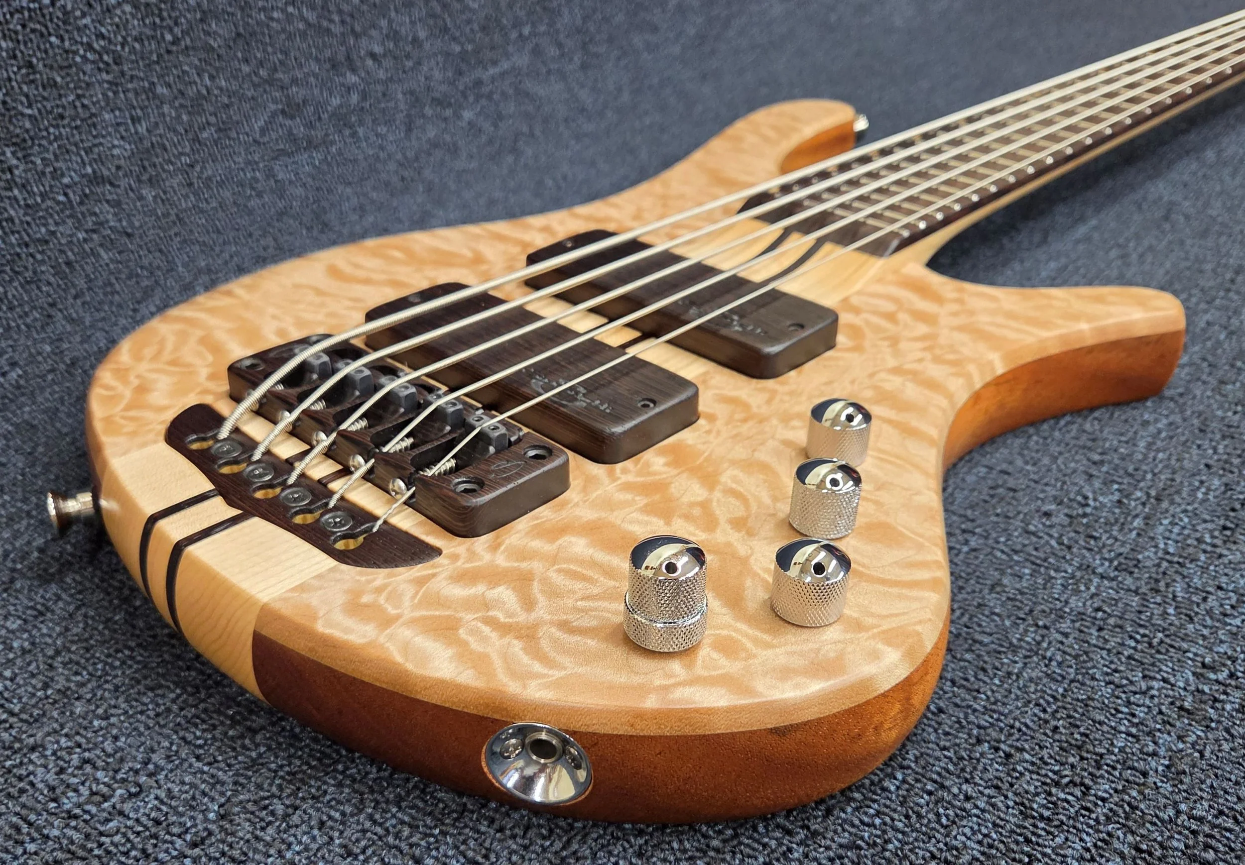 Simonetti Artisan standard 5 string with chrome hardware and Quilted Maple top