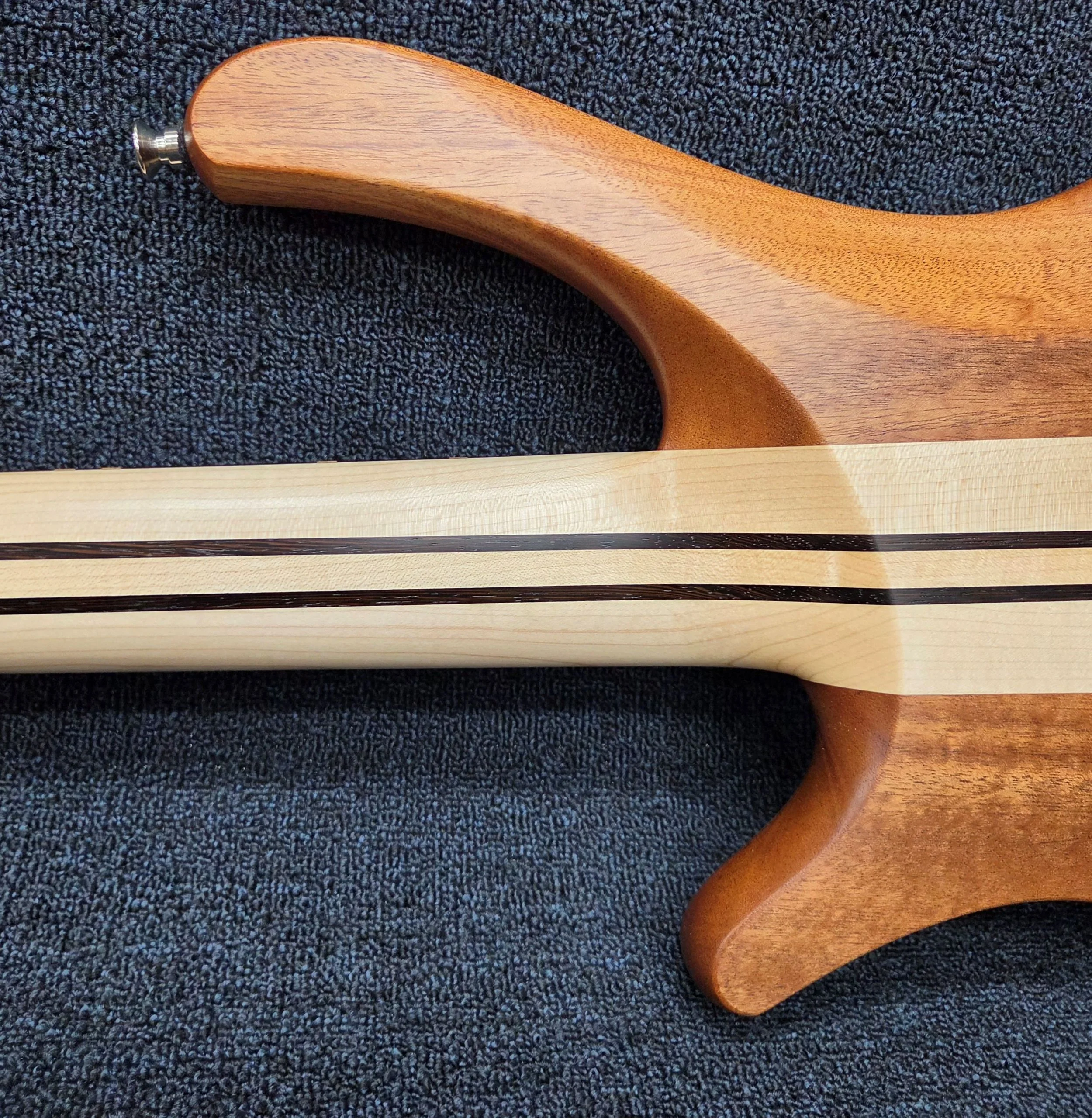 The heel blends seamlessly into the body for easy upper fret access