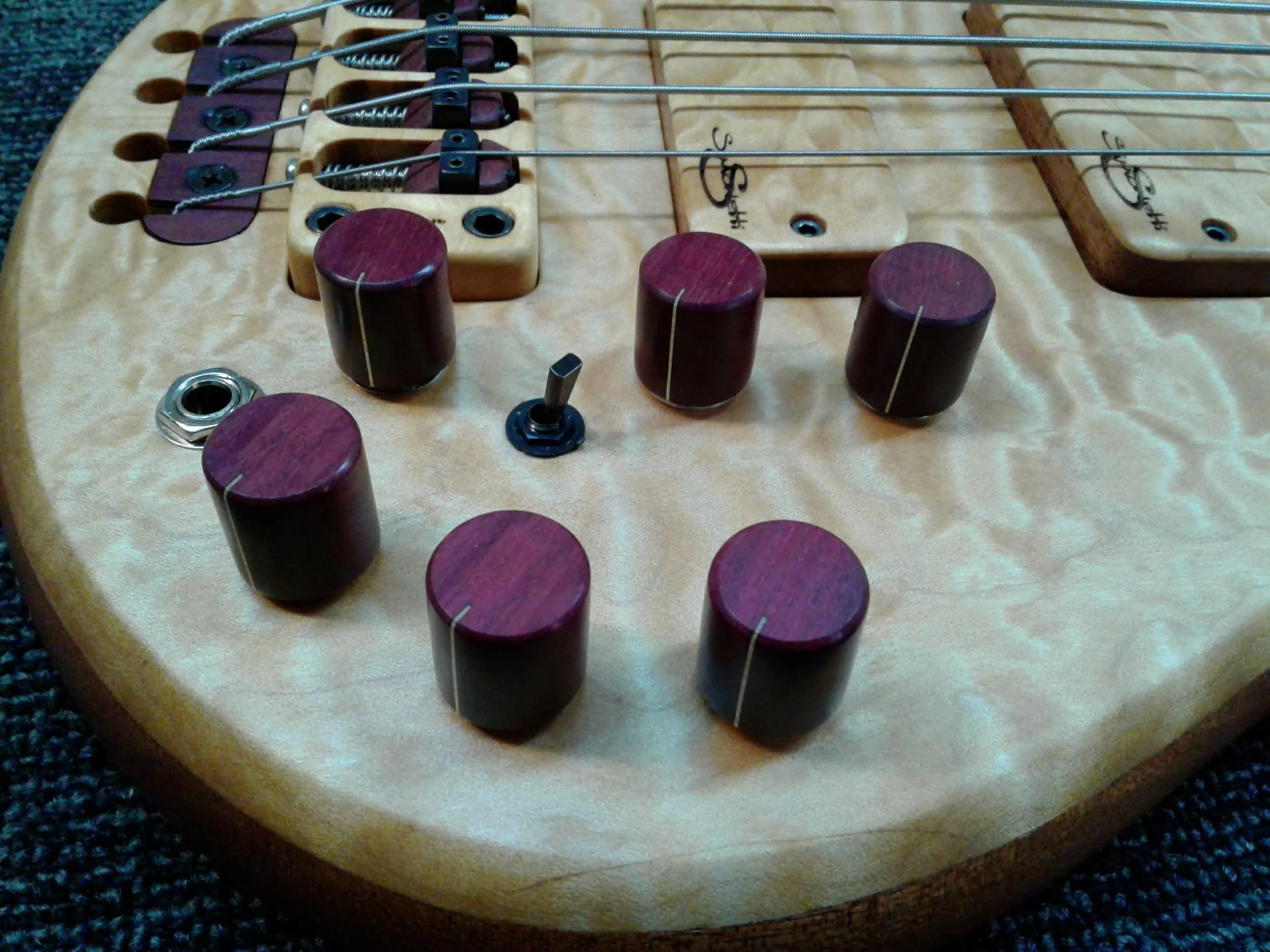 Detail Purpleheart knobs on a Simonetti Active/ Passive bass