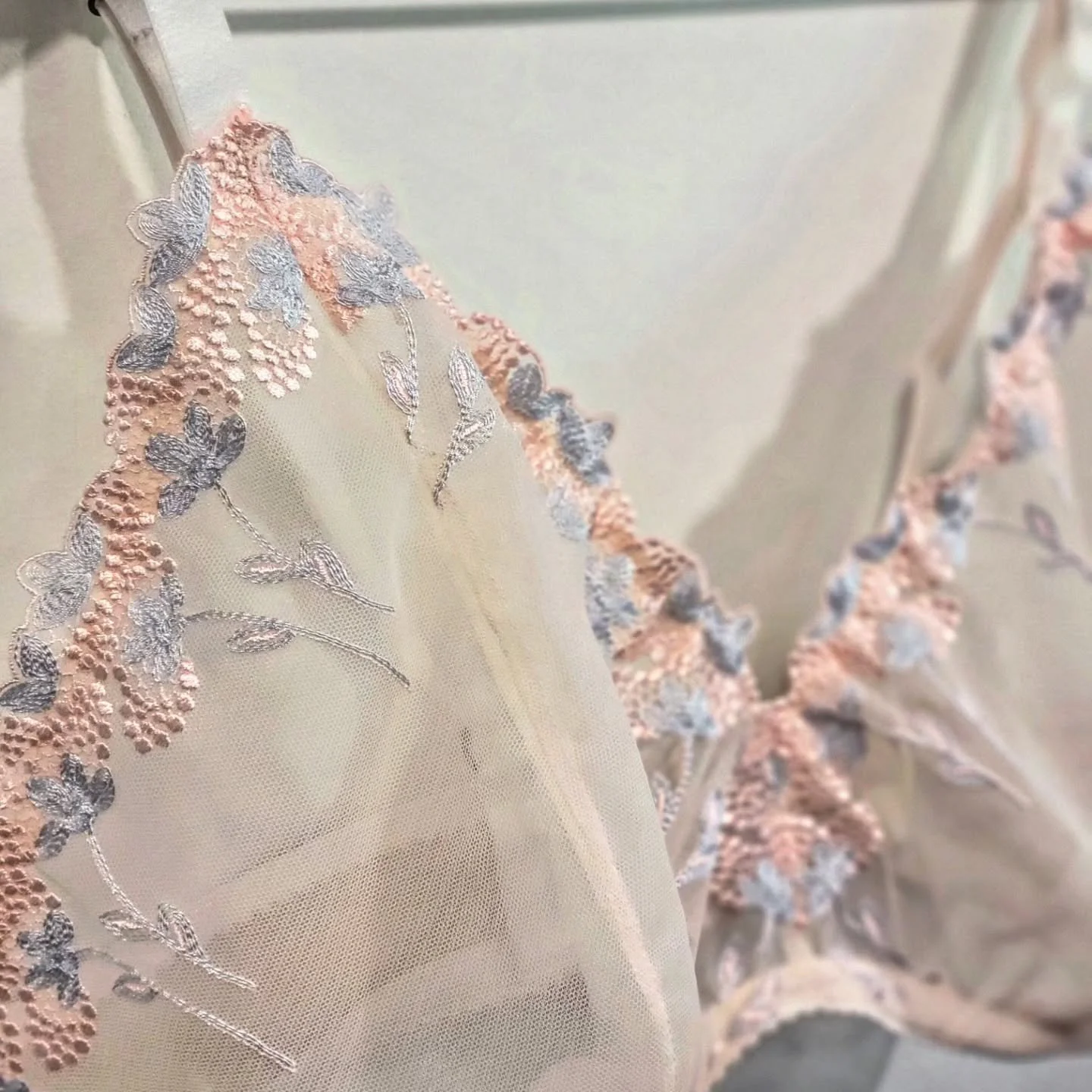 Recently finished custom wireless bra in delicate lace, backed with strong stabilized mesh for both beauty and strength. 100% made to measure for a perfect fit!

A wireless bra can often seem like a more casual and less supportive option, but when de