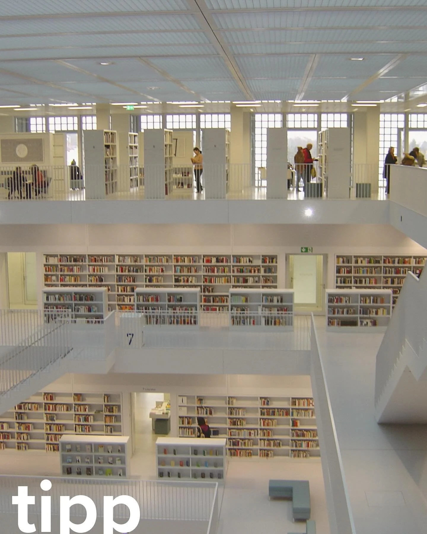 Unser Sonnenschein-fehlt-Tipp (nicht nur f&uuml;r die Urlaubszeit) f&uuml;r euch: 
Die Stadtbibliothek am Mail&auml;nder Platz in Stuttgart von Eun Young Yi. 
Wer gerne liest und st&ouml;bert kann dort stundenlang verweilen und gleichzeitig zeitgen&o