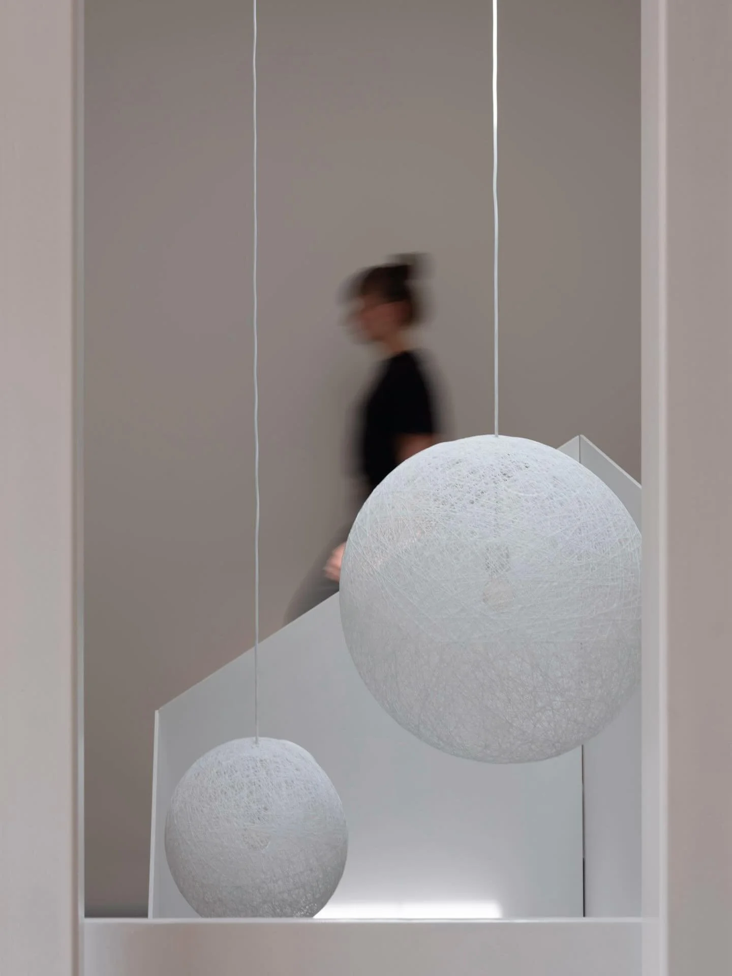 .
. 
WAS IHR SEHT:
Ein schlicht und minimalistisch gestaltetes Treppenhaus. 
.
. 
WAS WIR DENKEN: 
geometrische Elemente
Volumen
Materialien 
r&auml;umliche Beziehung 
&Uuml;berraschung
Bewegung
Interaktion 
Sinneserfahrung

#treppenhaus #bubbles #mi