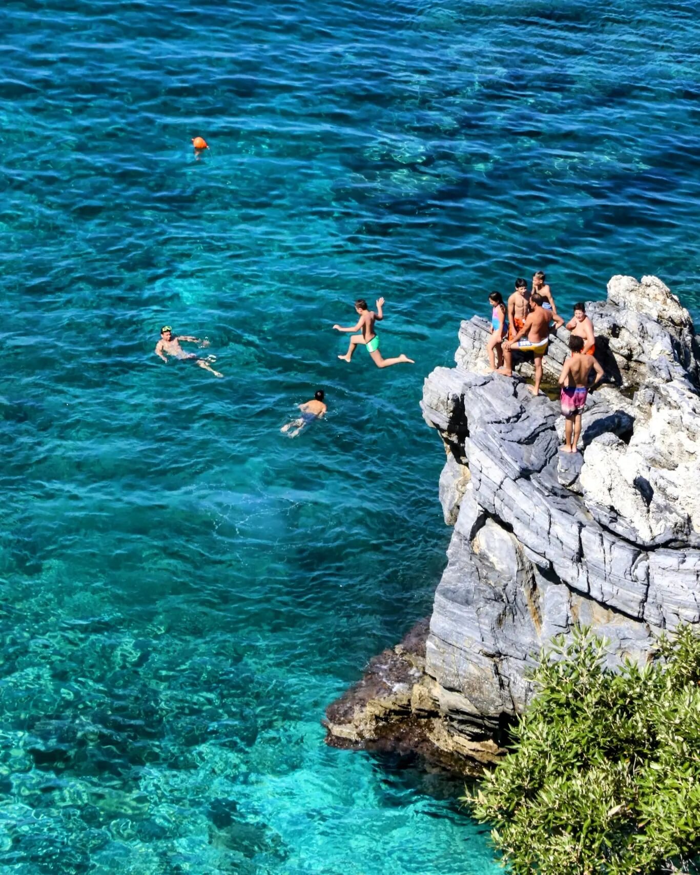 &quot;The best camera is the one you can have with you at all times&quot;
[ancient wisdom]
.
.
.
#greece
#ocean
#adventure
##adventure
#beach
#rocks
#discovernature
#nature
#naturelovers
#cliff